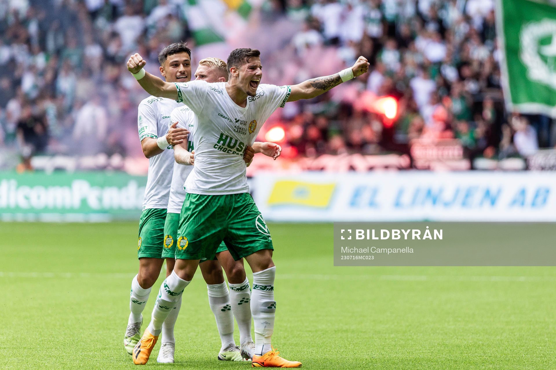 Hammarbys Viktor Djukanovic jublar med lagkamrater