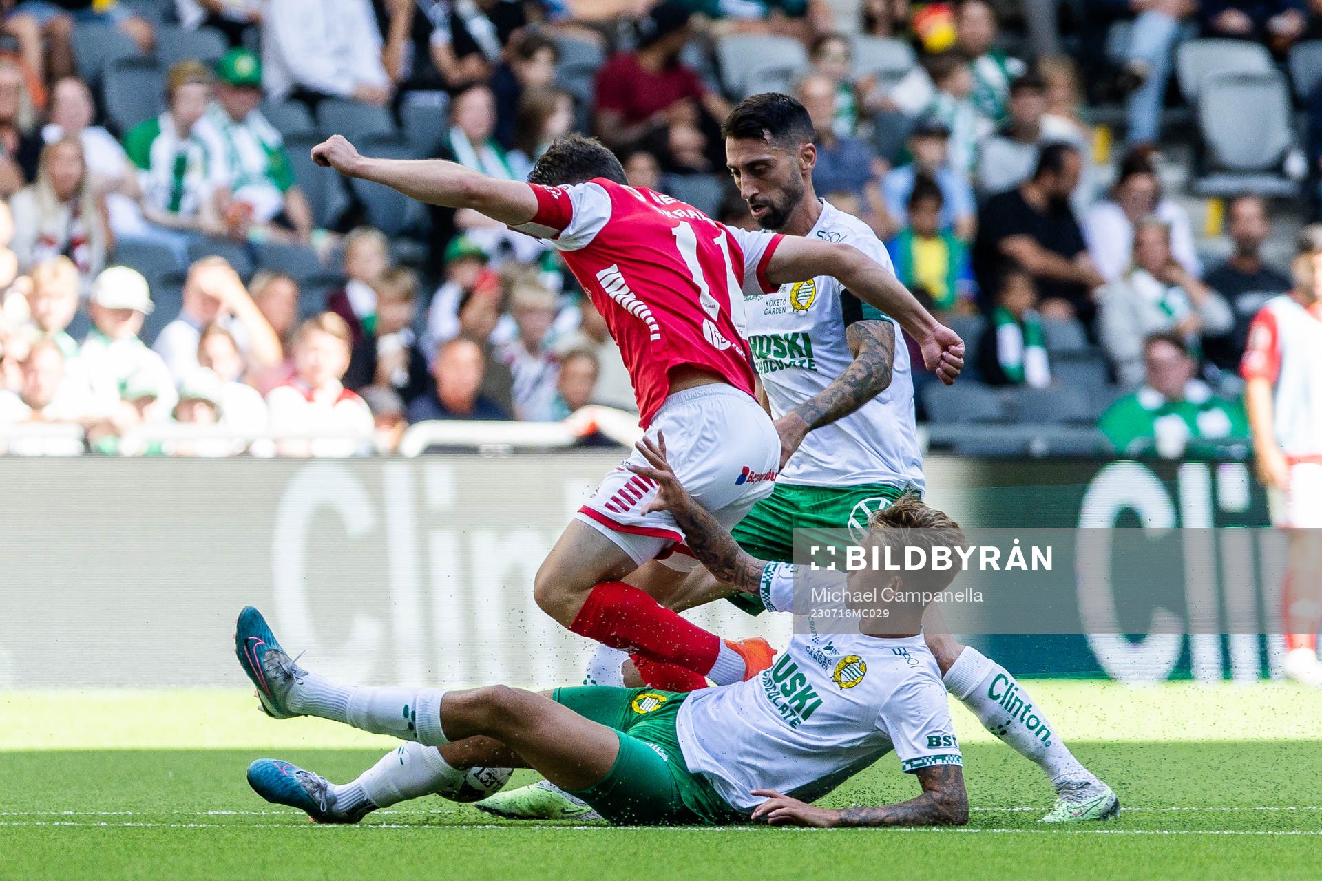 Kalmars Simon Skrabb och Hammarbys Nahir Besara