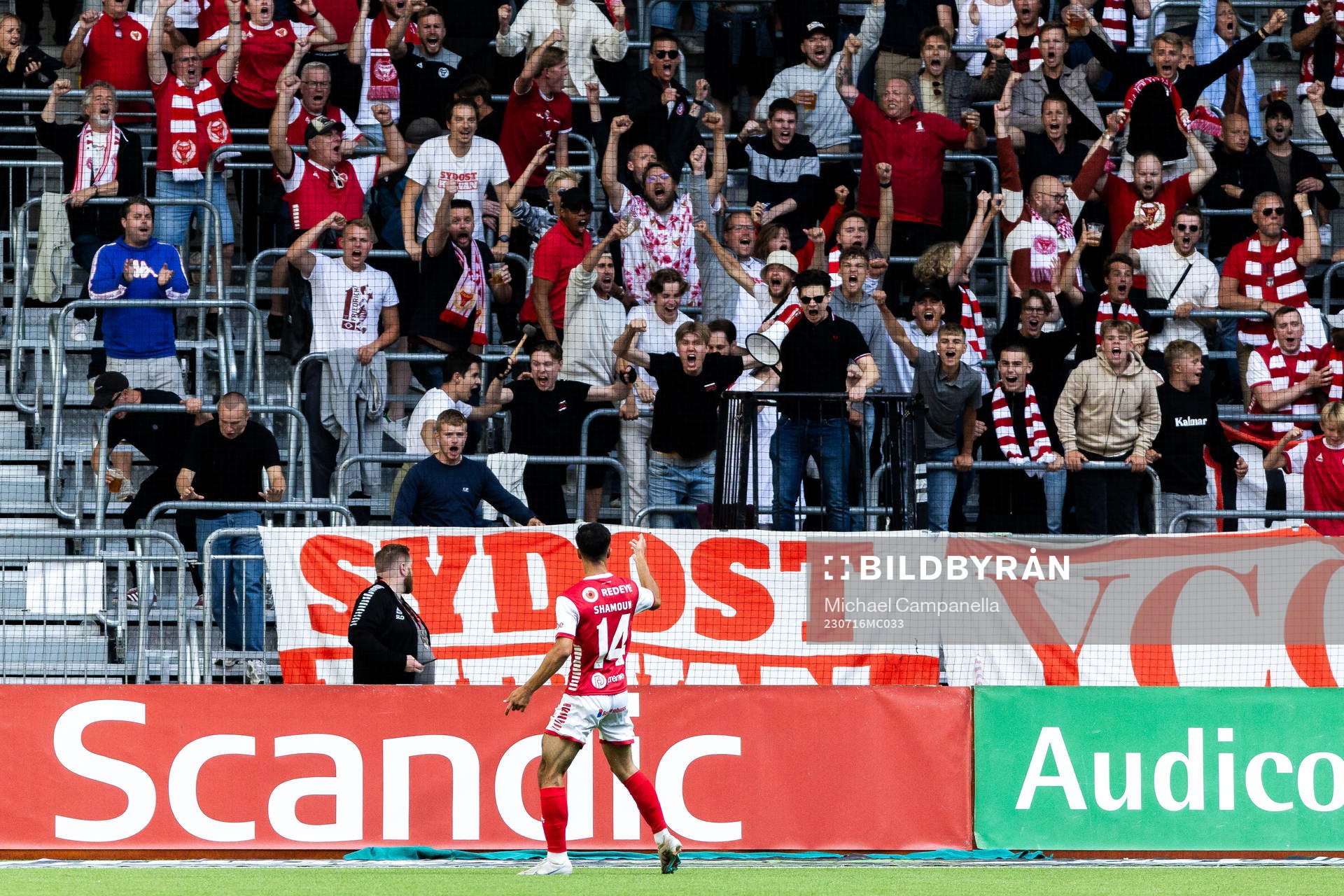 Kalmars Noah Shamoun jublar efter 2-1 under fotbollsmatchen i Allsvenskan mellan Hammarby och Kalmar den 16 juli 2023 i Stockholm. 