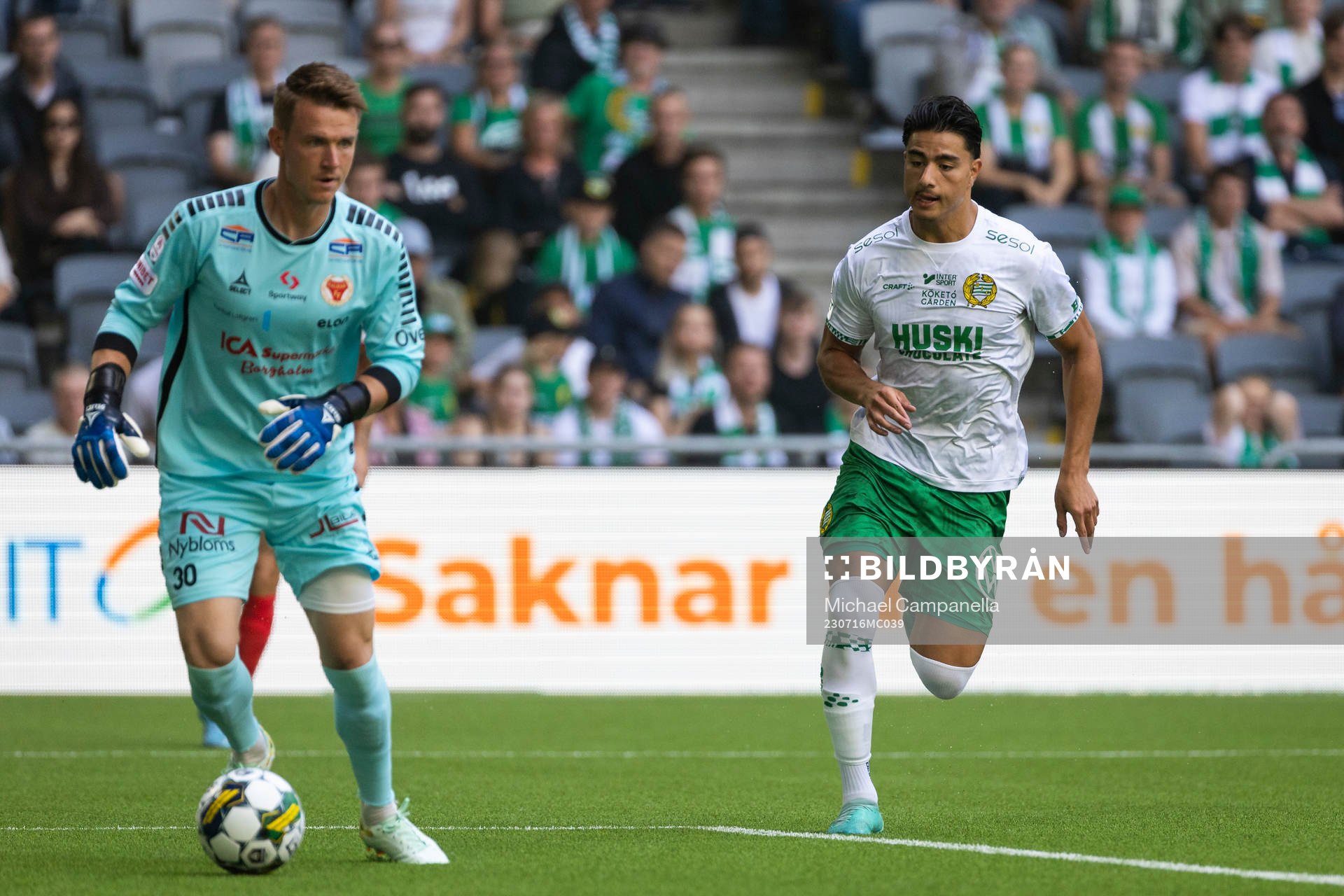 Hammarbys Jusef Erabi och Kalmars målvakt Jakob Kindberg