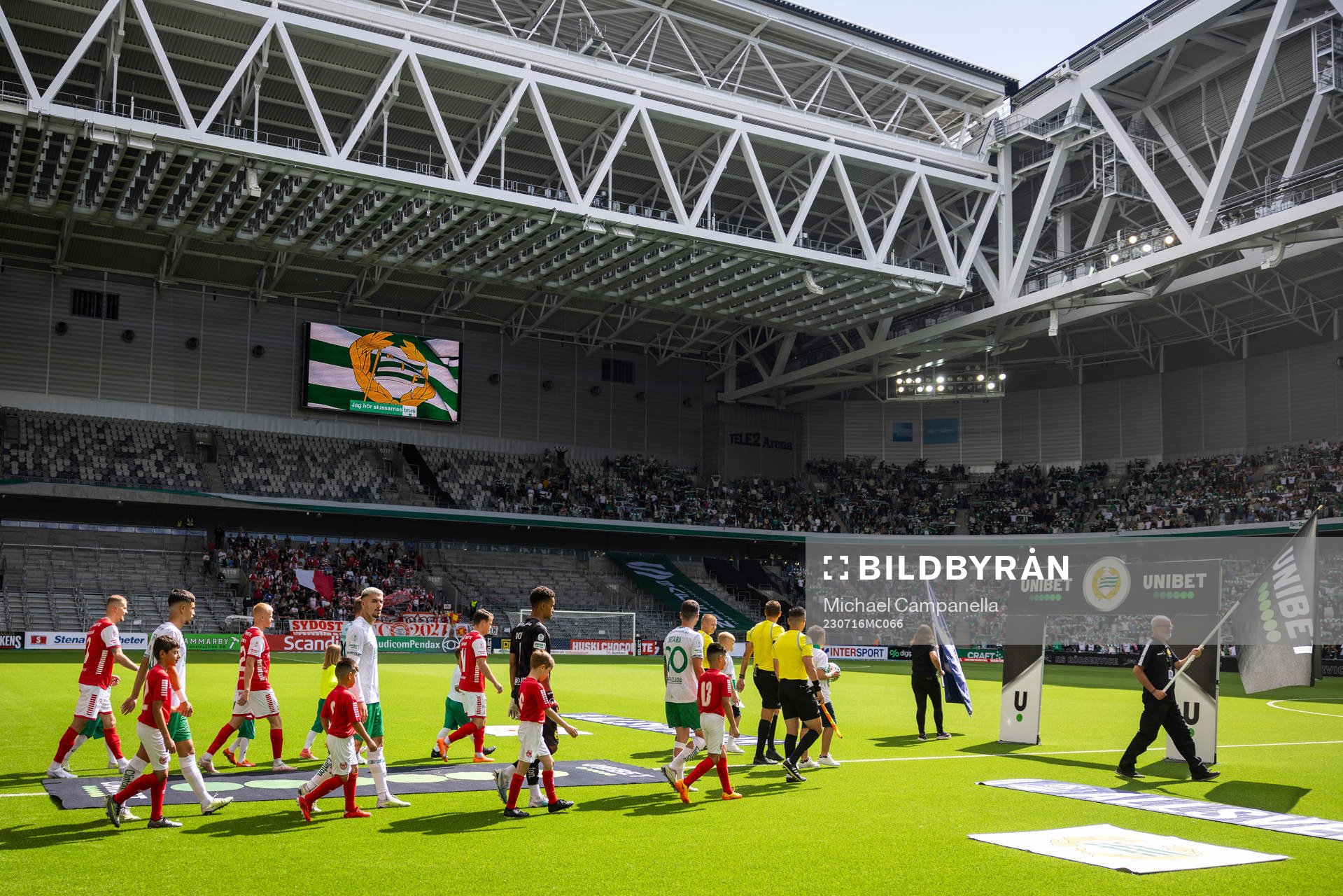 Lineup innan fotbollsmatchen i Allsvenskan mellan Hammarby