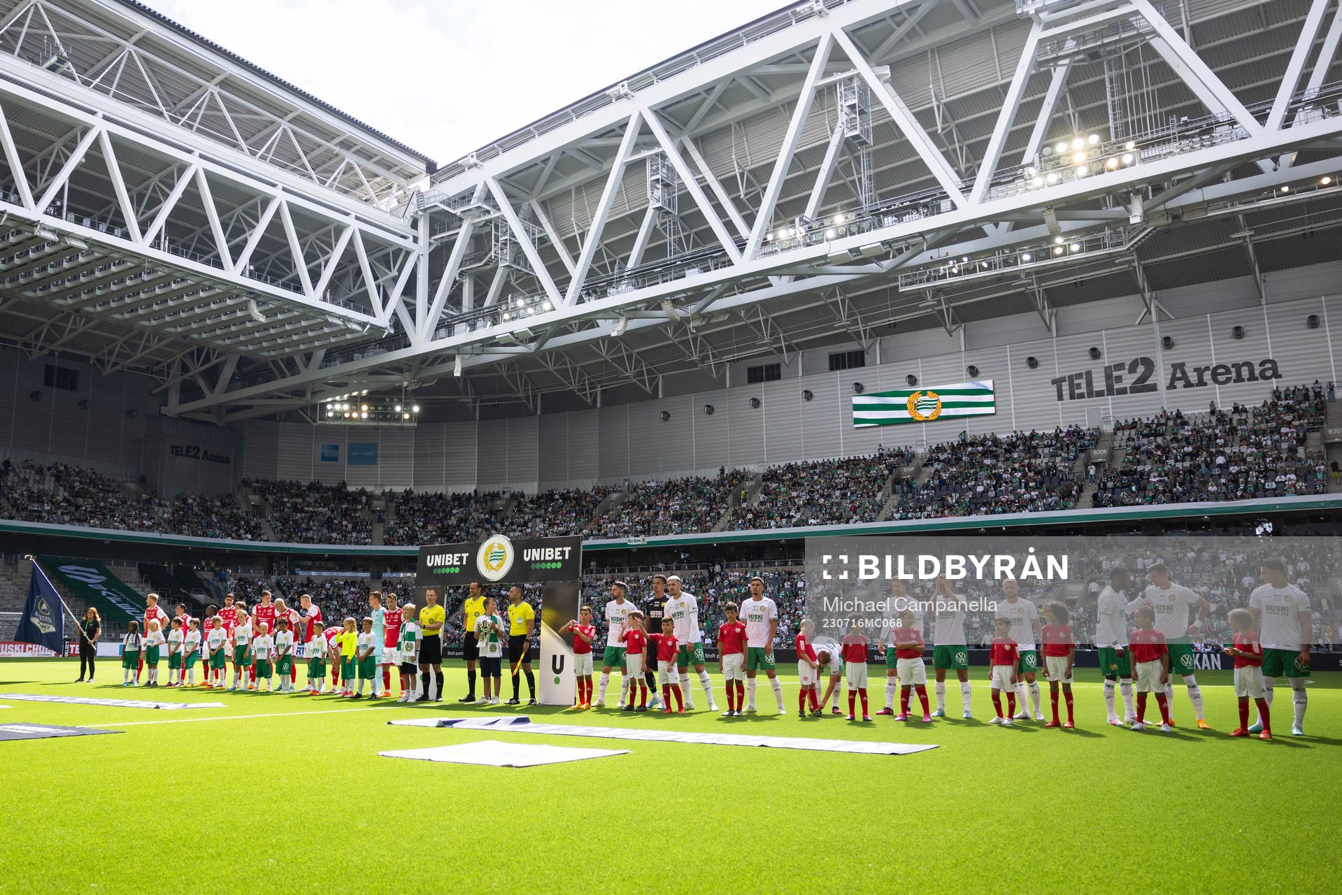 Lineup innan fotbollsmatchen i Allsvenskan mellan Hammarby