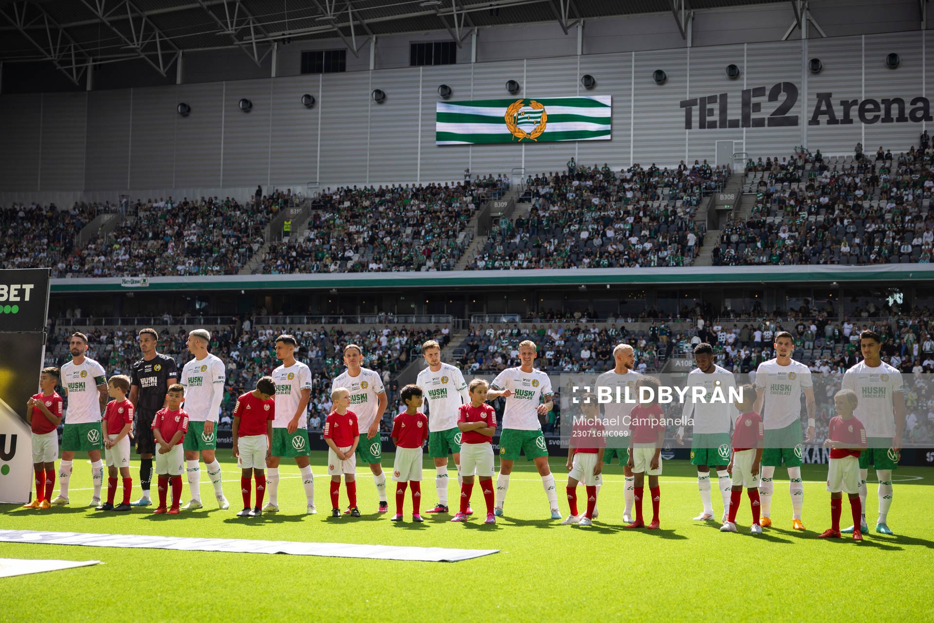 Hammarby i lineup innan fotbollsmatchen i Allsvenskan