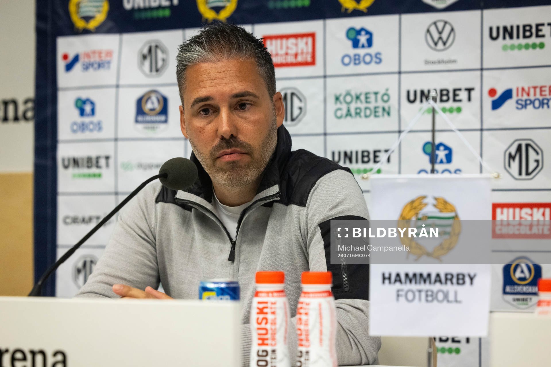 Hammarbys tränare Marti Cifuentes under en presskonferens efterfotbollsmatchen i Allsvenskan mellan Hammarby och Kalmar den 16 juli 2023 i Stockholm.