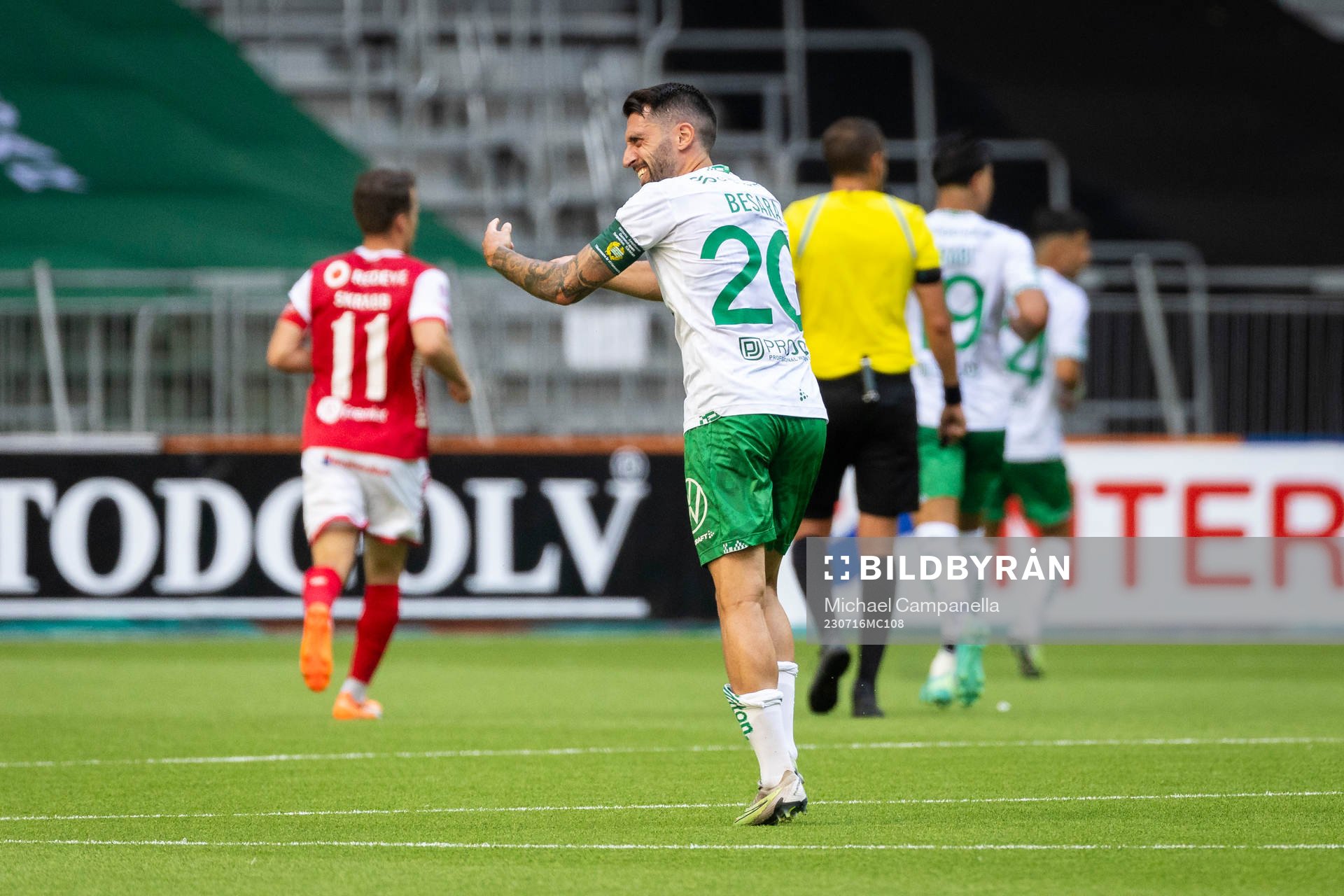 Hammarbys Nahir Besara frågar