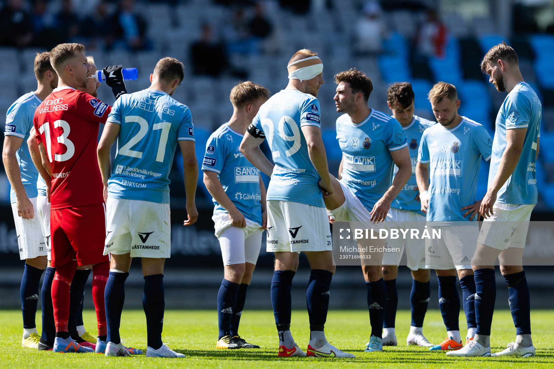 Gefle samlade innan andra halvleken av fotbollsmatchen i