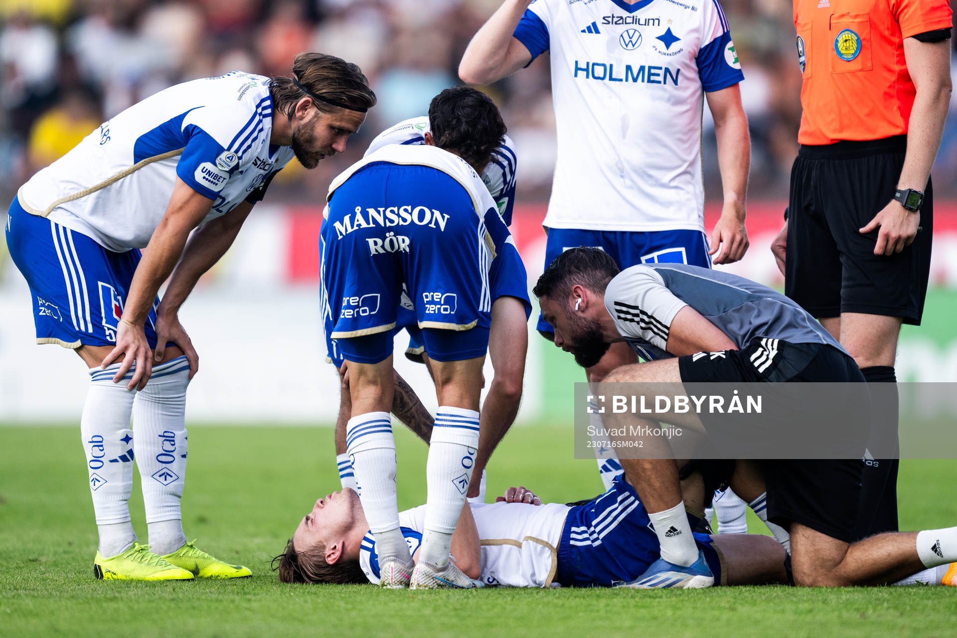 IFK Norrköpings Jacob Ortmark har ont under fotbollsmatchen i Allsvenskan mellan Mjällby och IFK Norrköping den 16 juli 2023 i Hällevik.