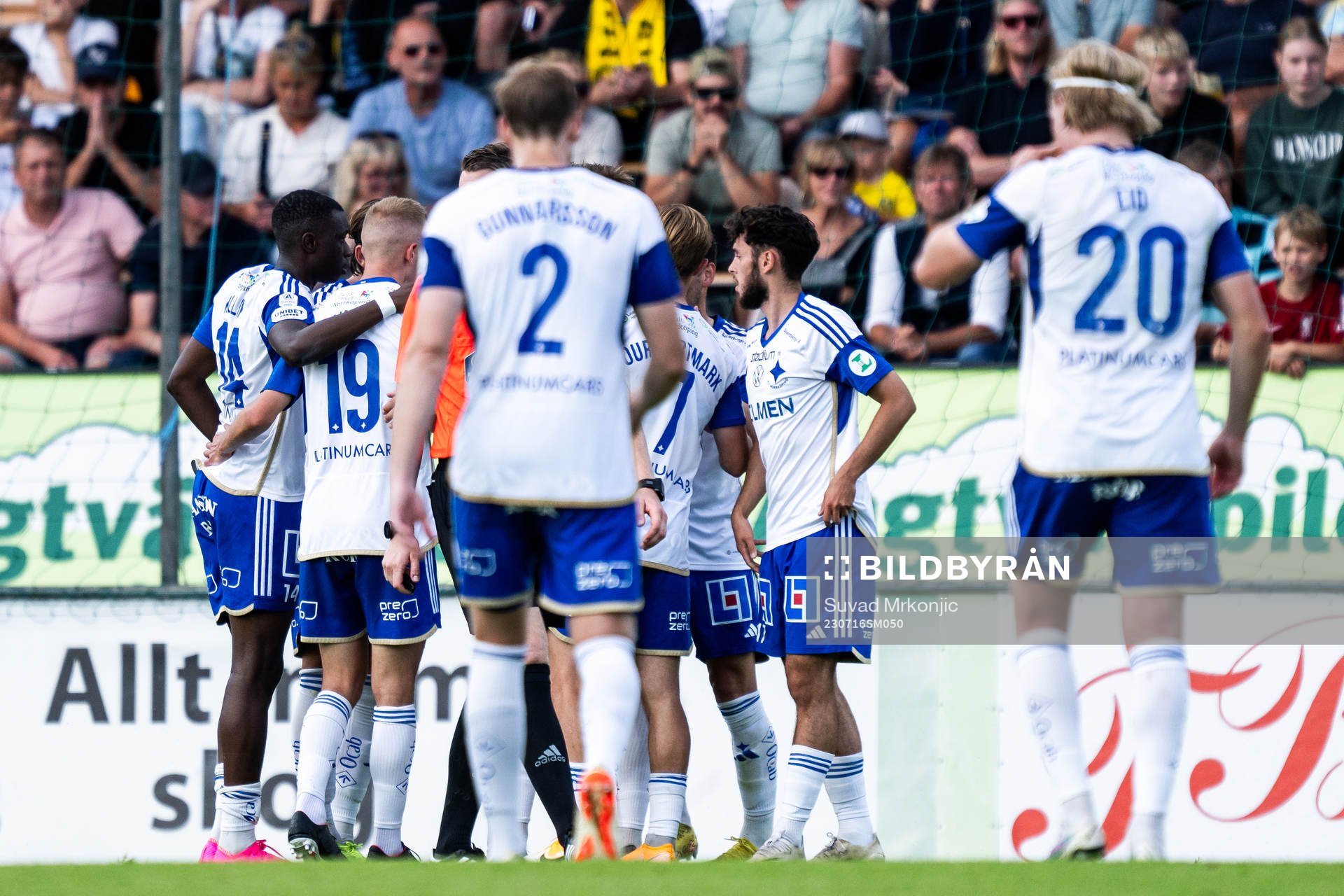 IFK Norrköpings Arnor Traustason jublar med lagkamrater efter 0-2 under fotbollsmatchen i Allsvenskan mellan Mjällby och IFK Norrköping den 16 juli 2023 i Hällevik.