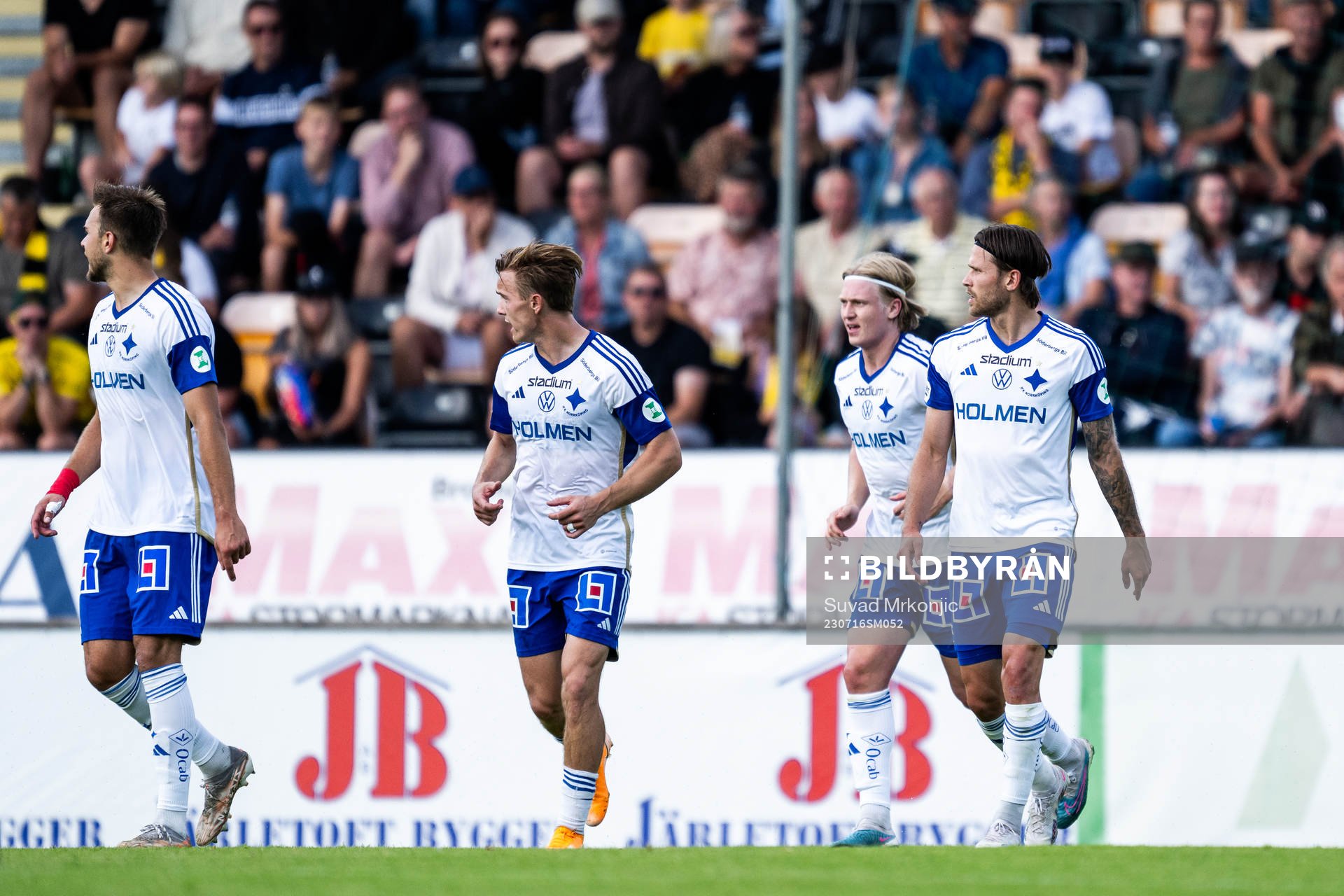 IFK Norrköpings Arnor Traustason jublar med lagkamrater