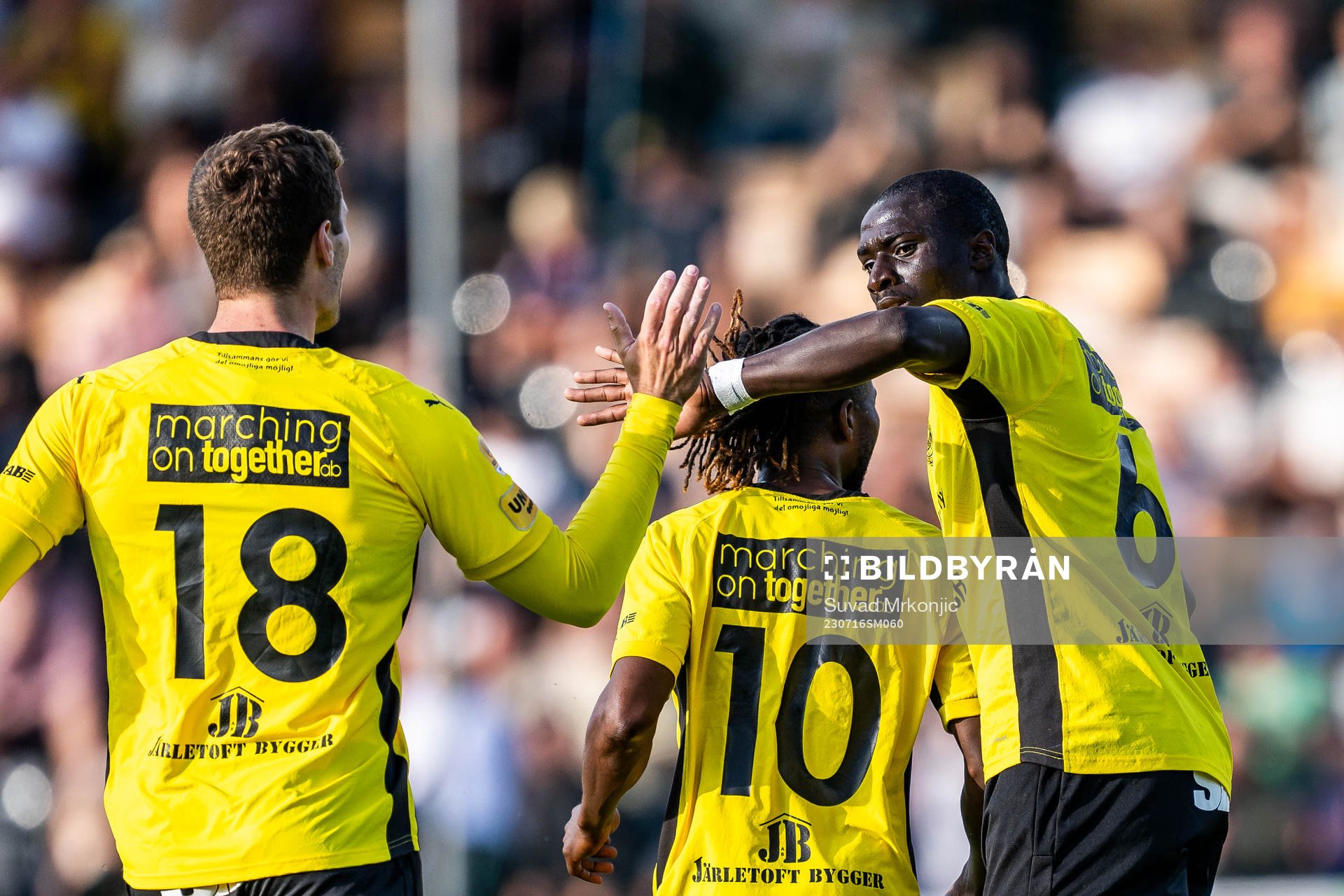 Mjällbys Seedy Imam Jagne jublar med Jacob Bergström