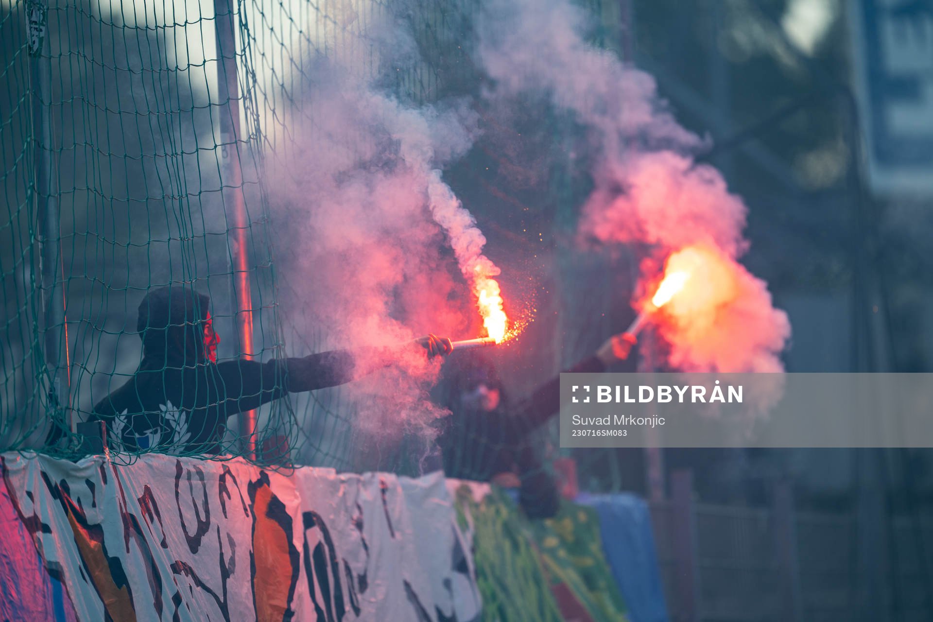 IFK Norrköpings fans tänder bengaler