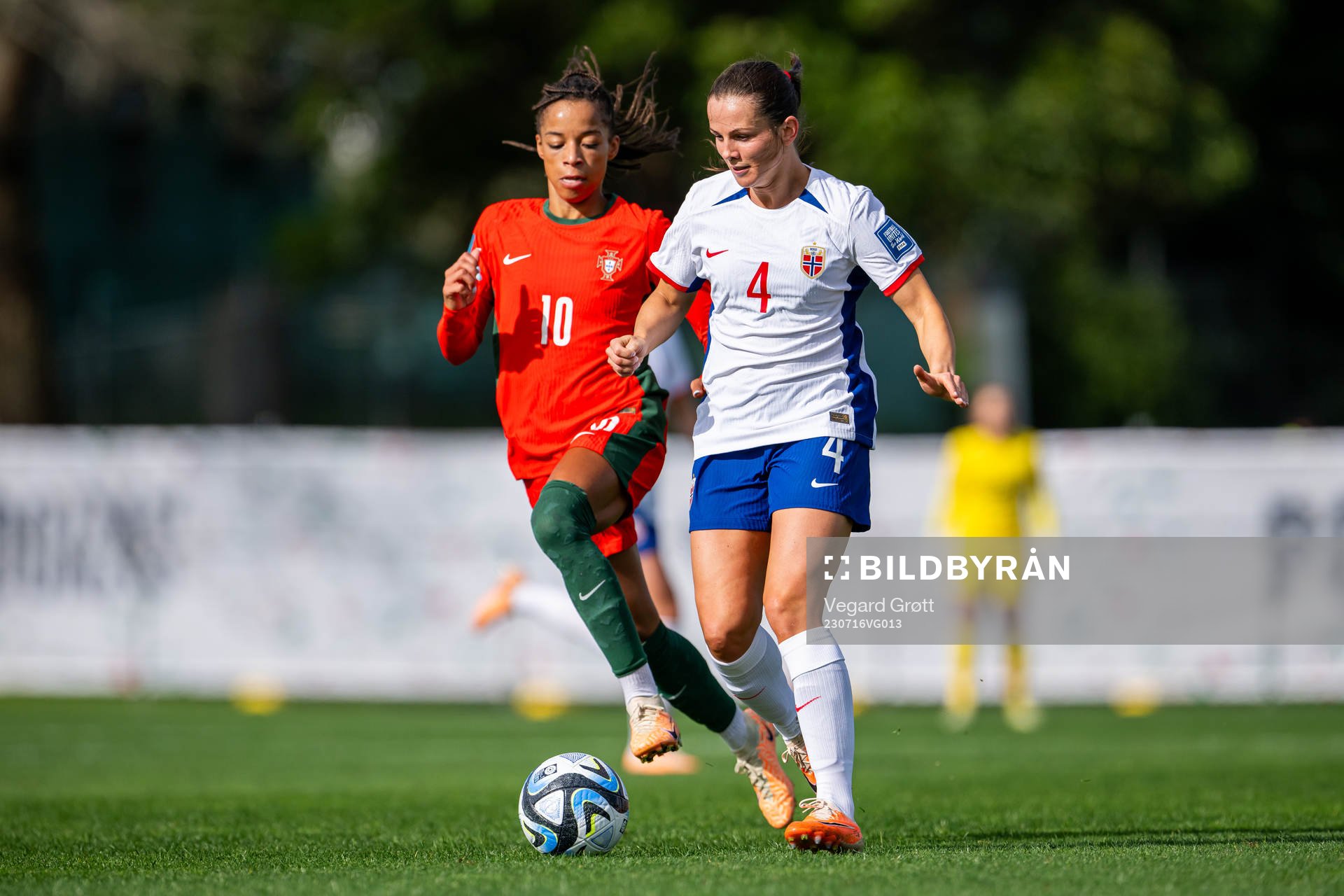 Jéssica Silva of Portugal and Tuva Hansen of Norway