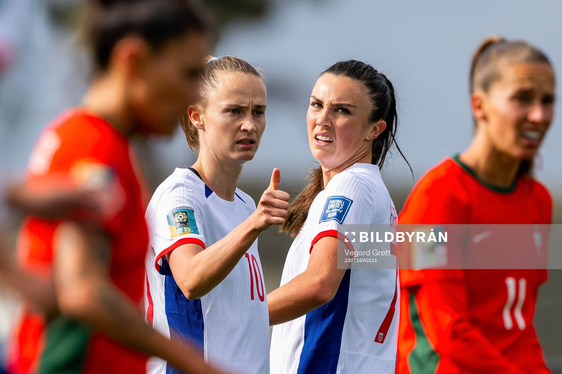 Caroline Graham Hansen of Norway celebrates with teammate