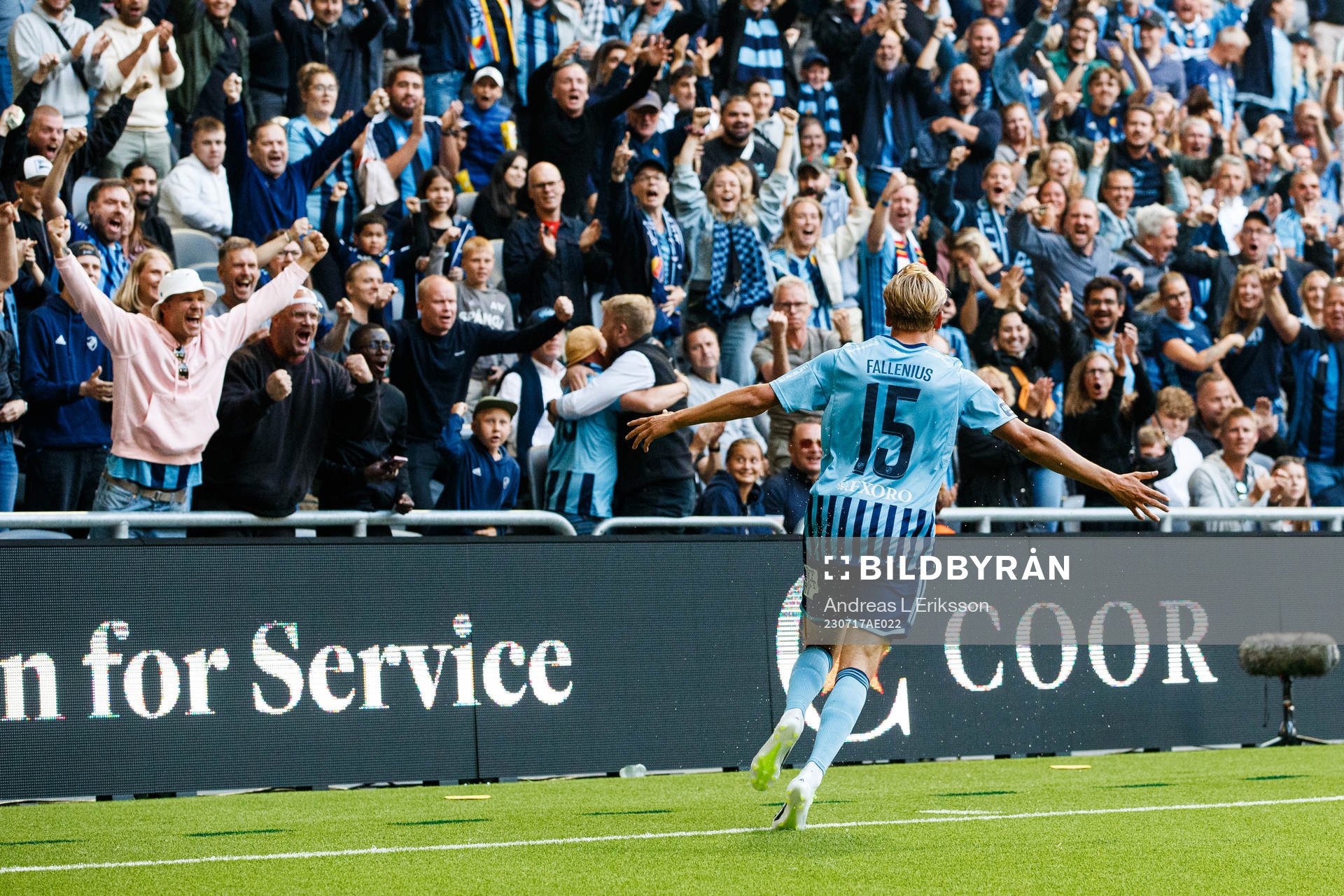 Djurgårdens Oskar Fallenius jublar efter att ha gjort 1-0 för Djurgården under fotbollsmatchen i Allsvenskan mellan Djurgården och Malmö FF den 17 juli 2023 i Stockholm.