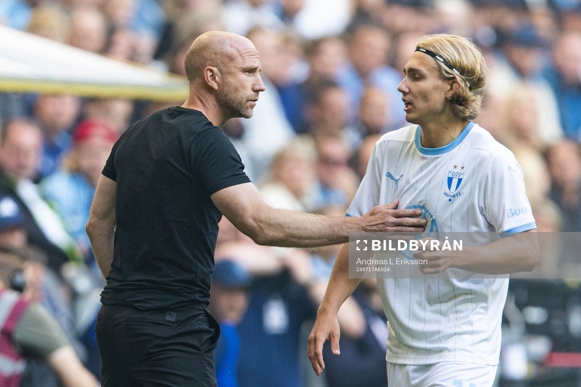 Malmö FFs tränare Henrik Rydström och Sebastian Nanasi under fotbollsmatchen i Allsvenskan mellan Djurgården och Malmö FF den 17 juli 2023 i Stockholm.