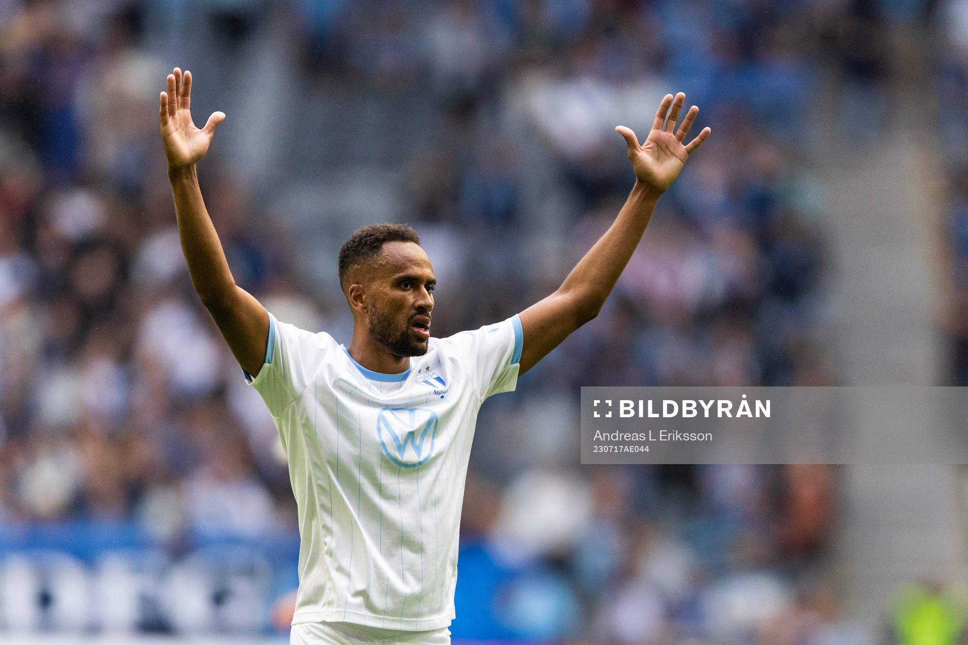 Malmö FFs Isaac Kiese Thelin reagerar
