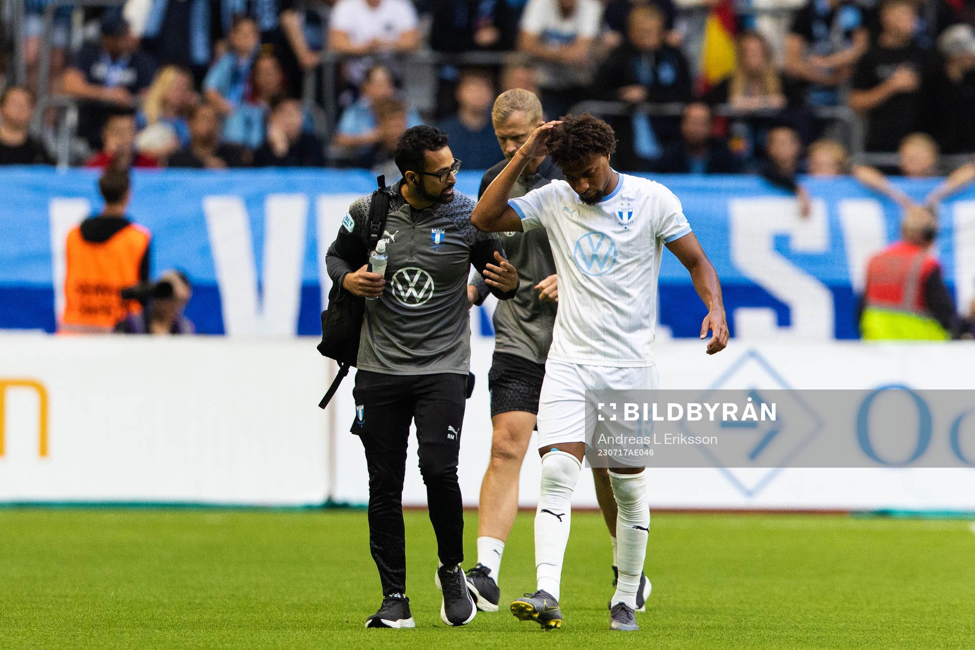 Malmö FFs Joseph Ceesay tar sig för huvudet