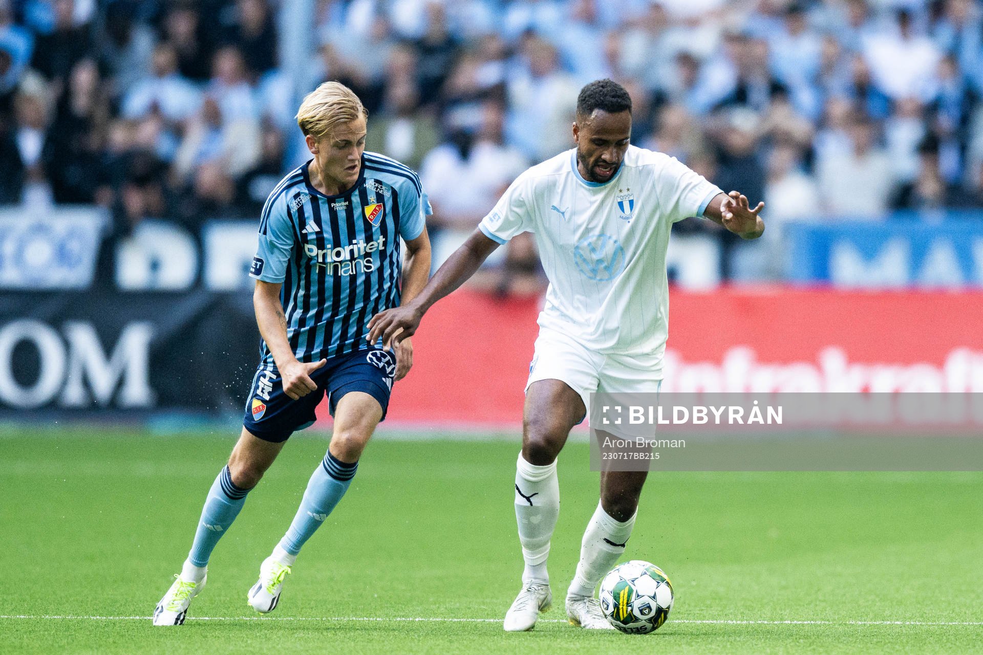 Djurgårdens Oskar Fallenius och Malmö FFs Isaac Kiese