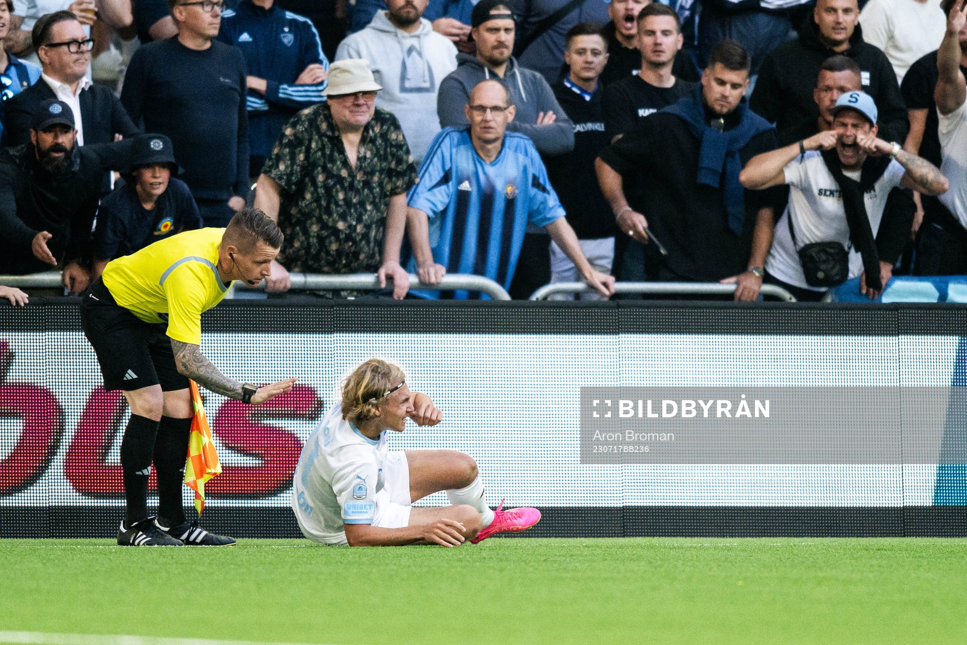 Malmö FFs Sebastian Nanasi har ont