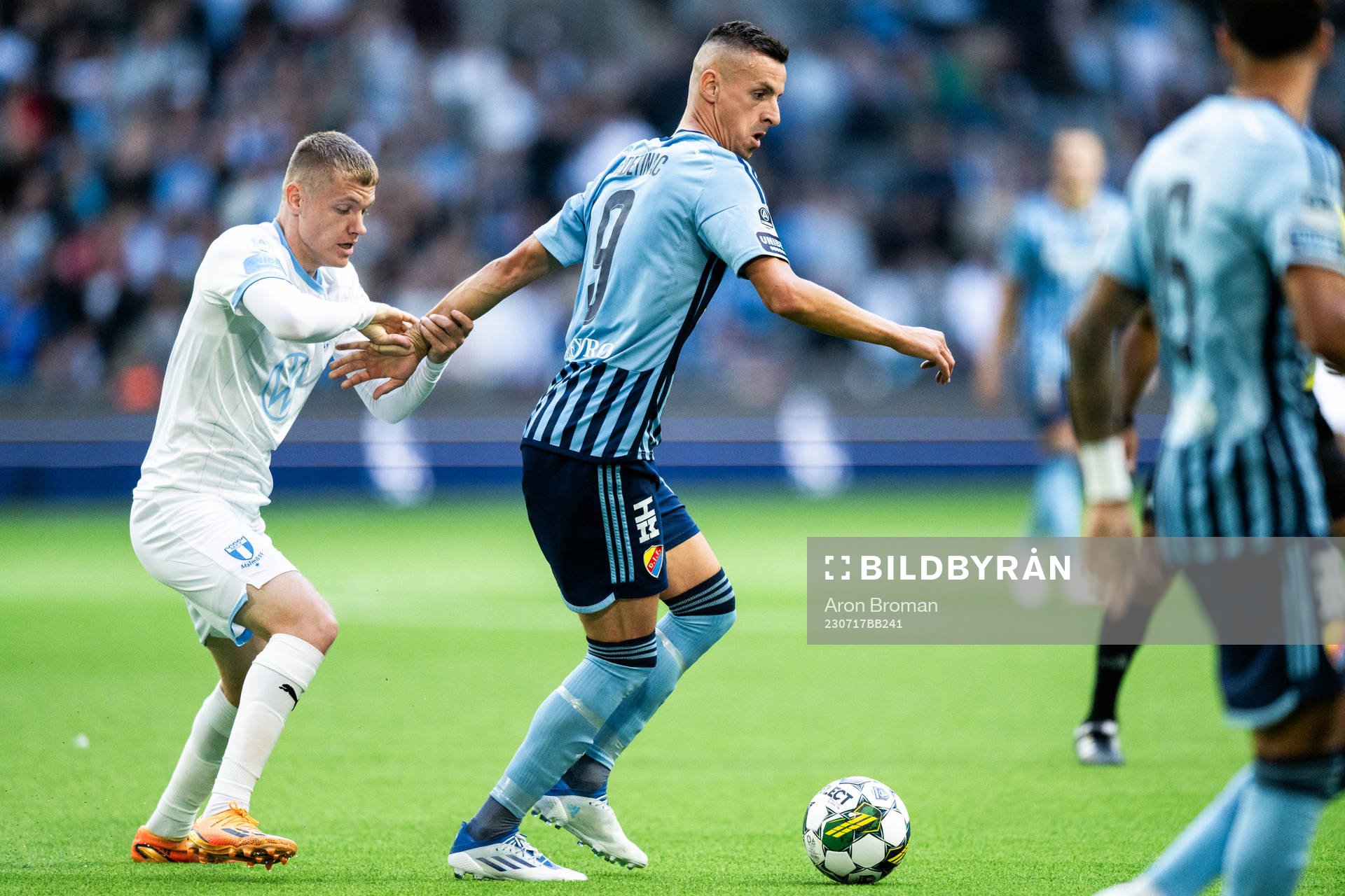 Malmö FFs Sebastian Jörgensen  och Djurgårdens Haris