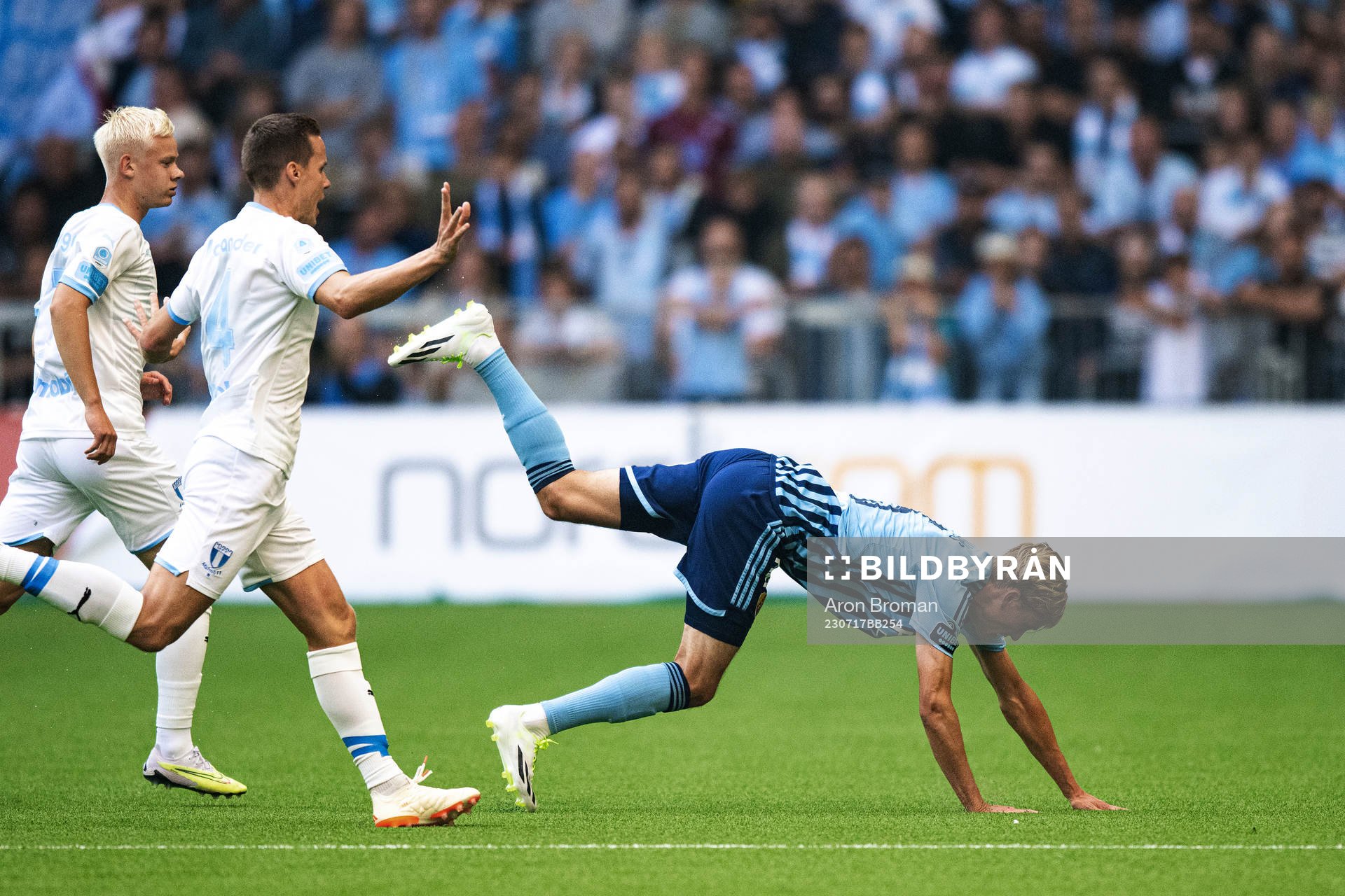 Malmö FFs Niklas Moisander och Djurgårdens Oskar Fallenius