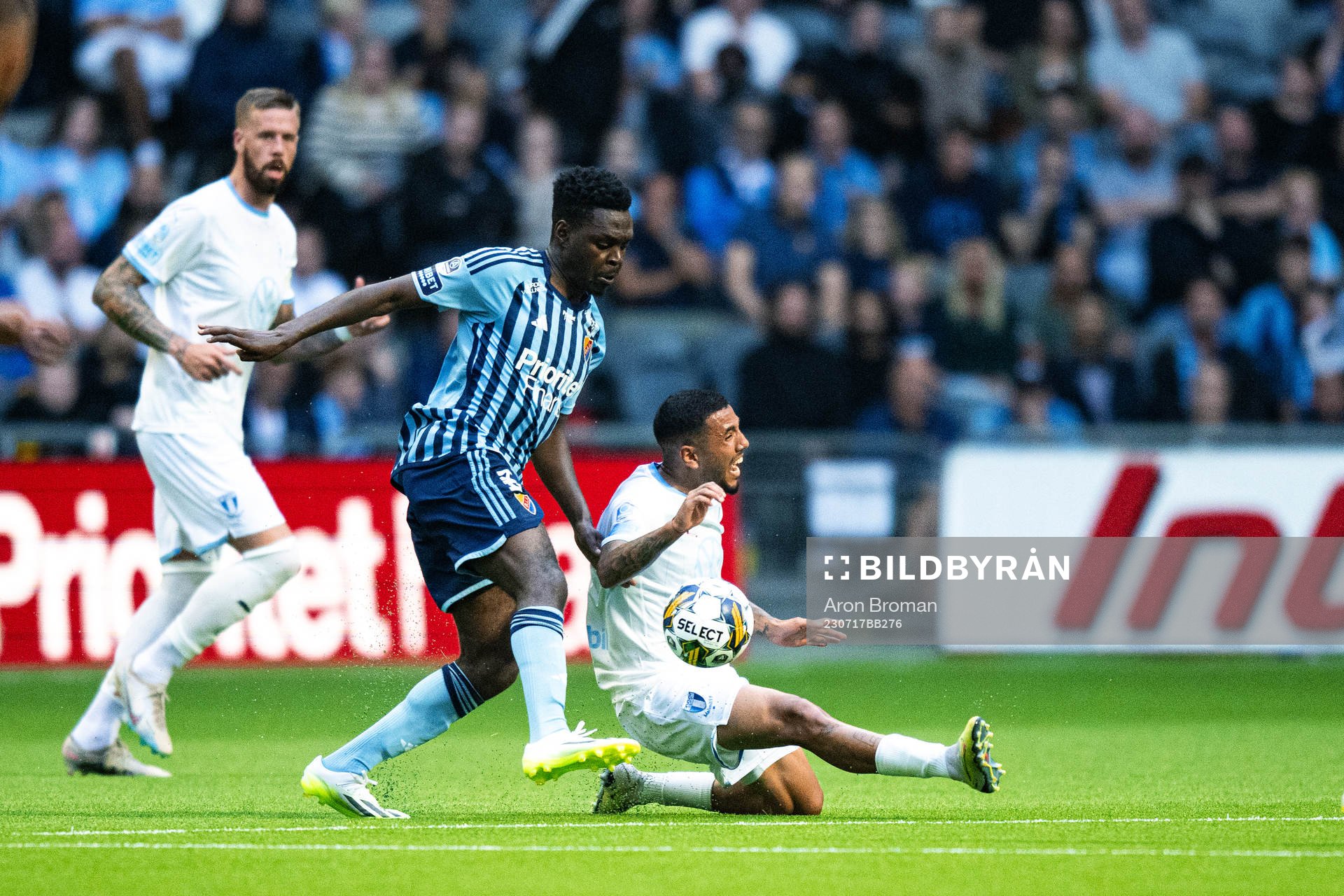 Djurgårdens Joel Asoro och Malmö FFs Sergio Pena