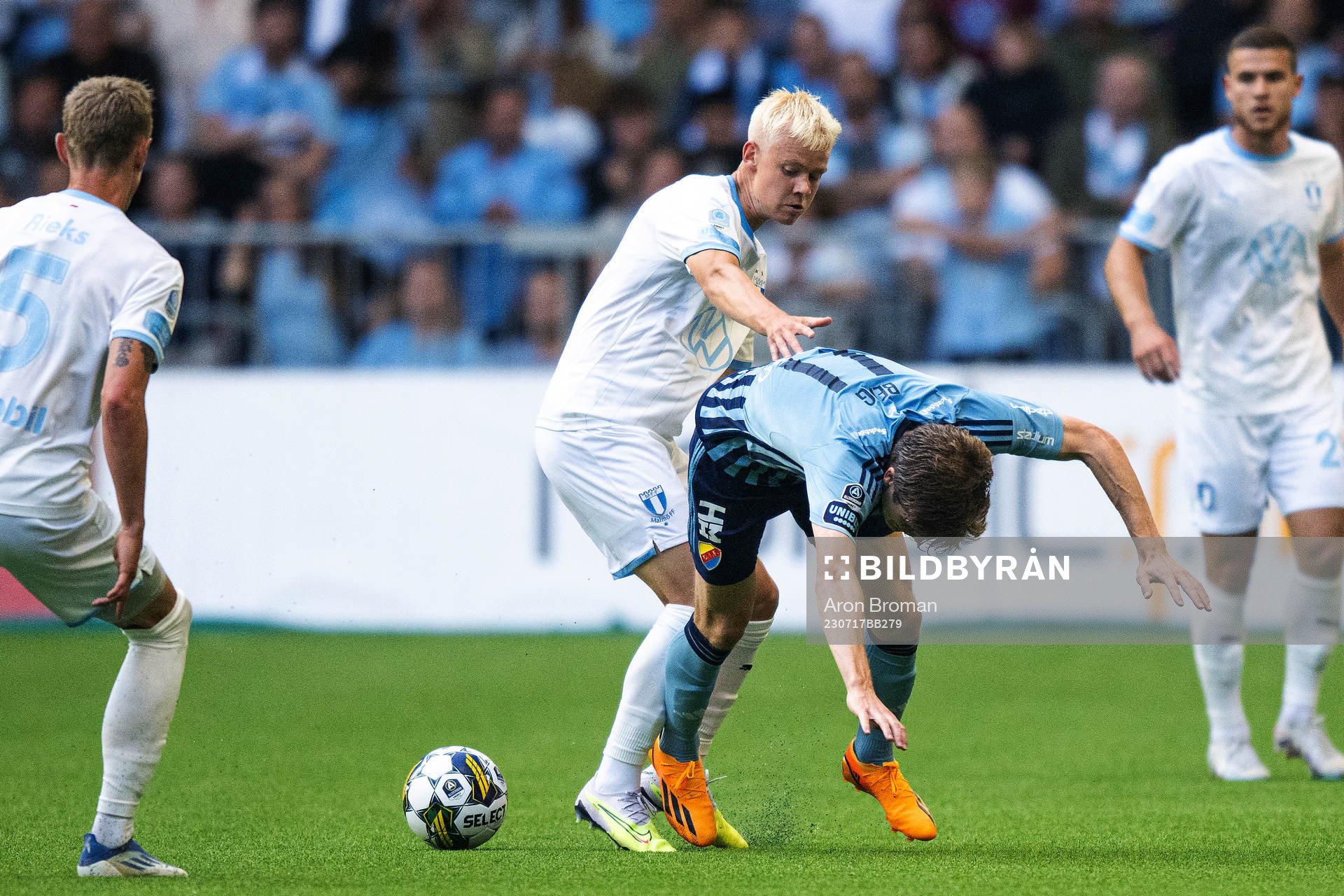 Malmö FFs Otto Rosengren och Djurgårdens Oliver Berg