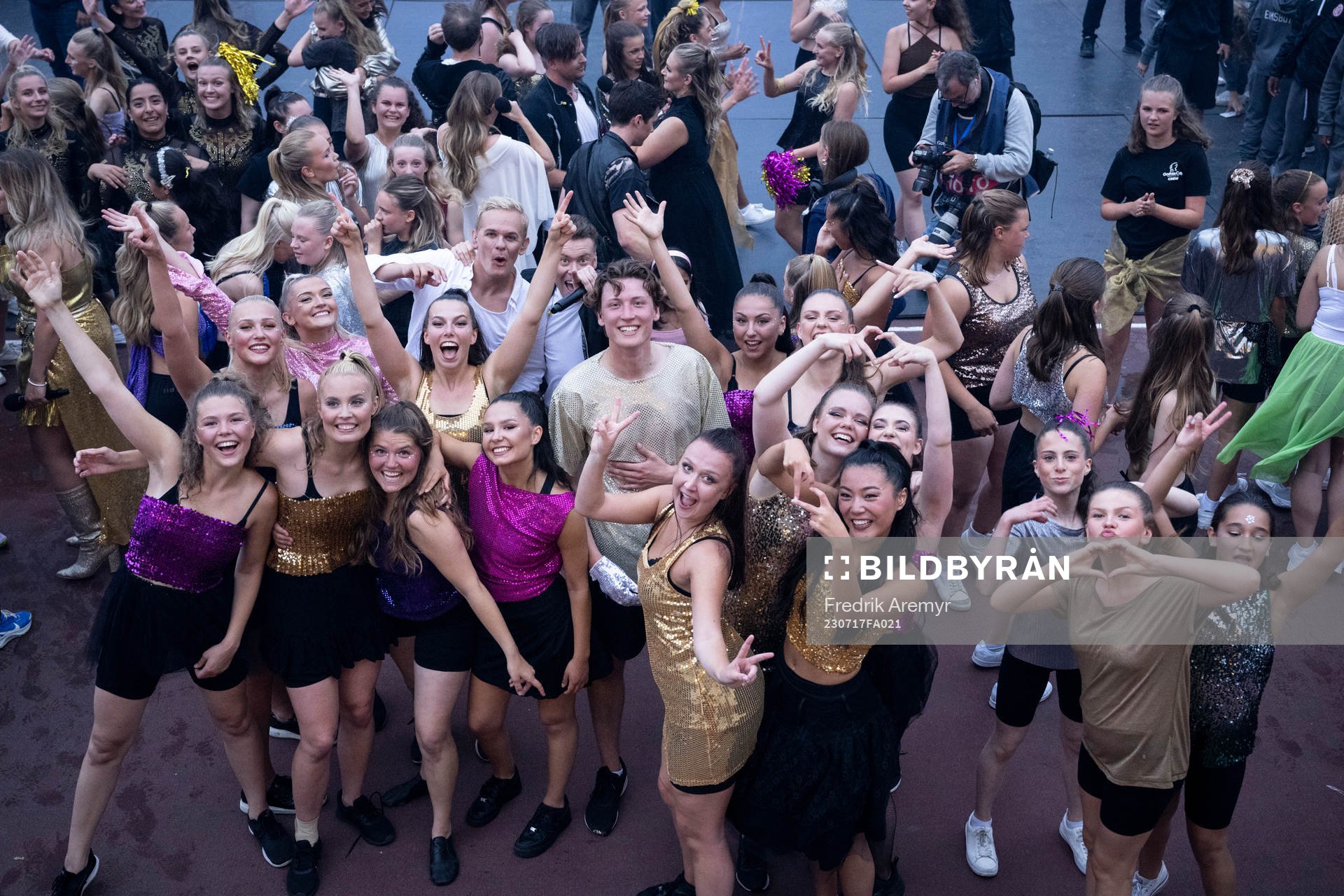 Dansare och artister efter invigningen av Gothia Cup den 17 juli 2023 i Göteborg. 