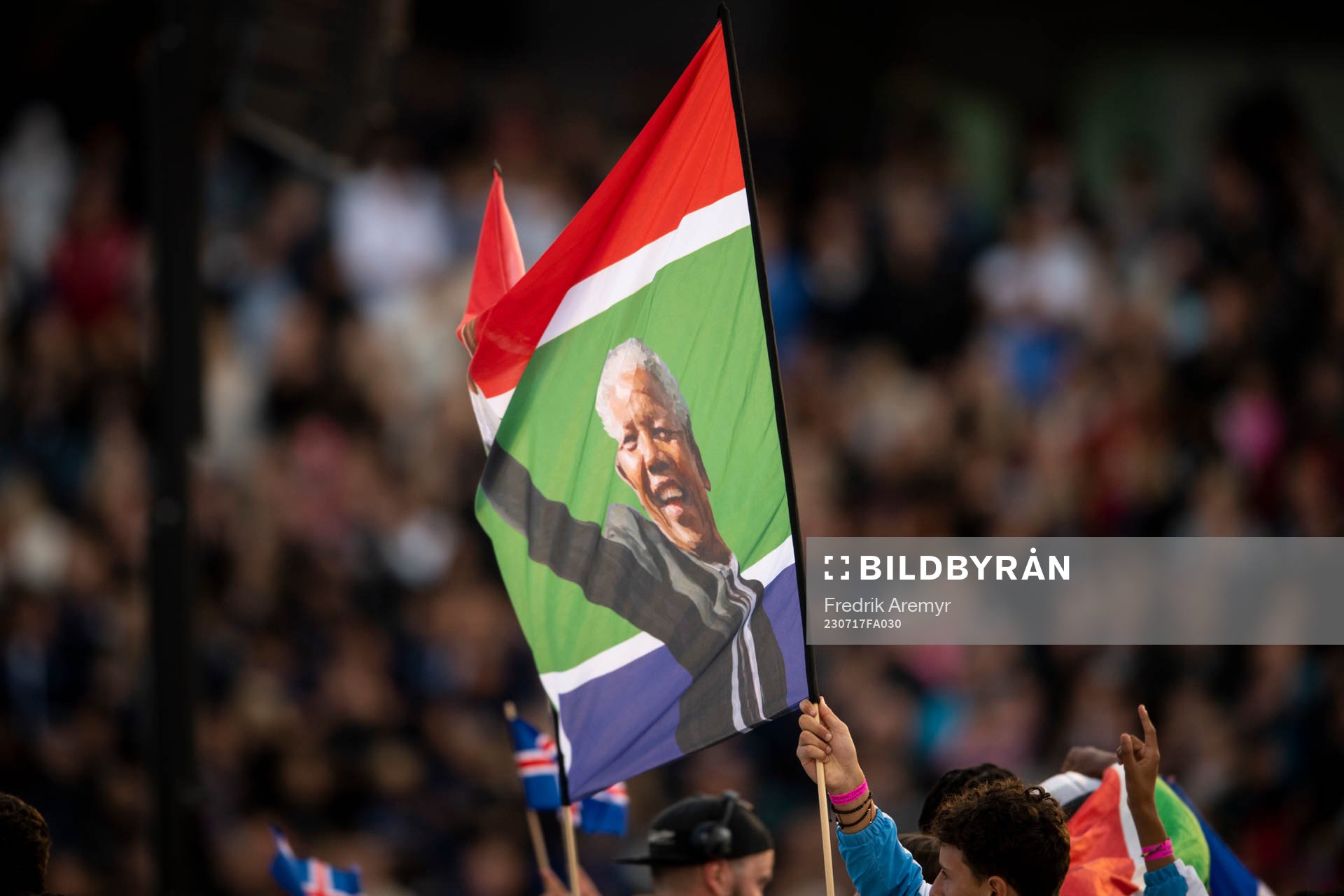 en flagga med Nelson Mandela