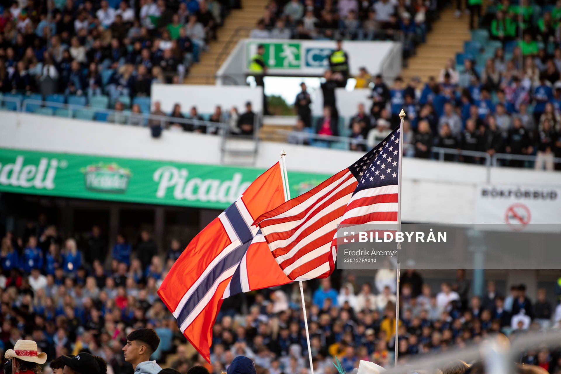 Flaggor från Norge och USA
