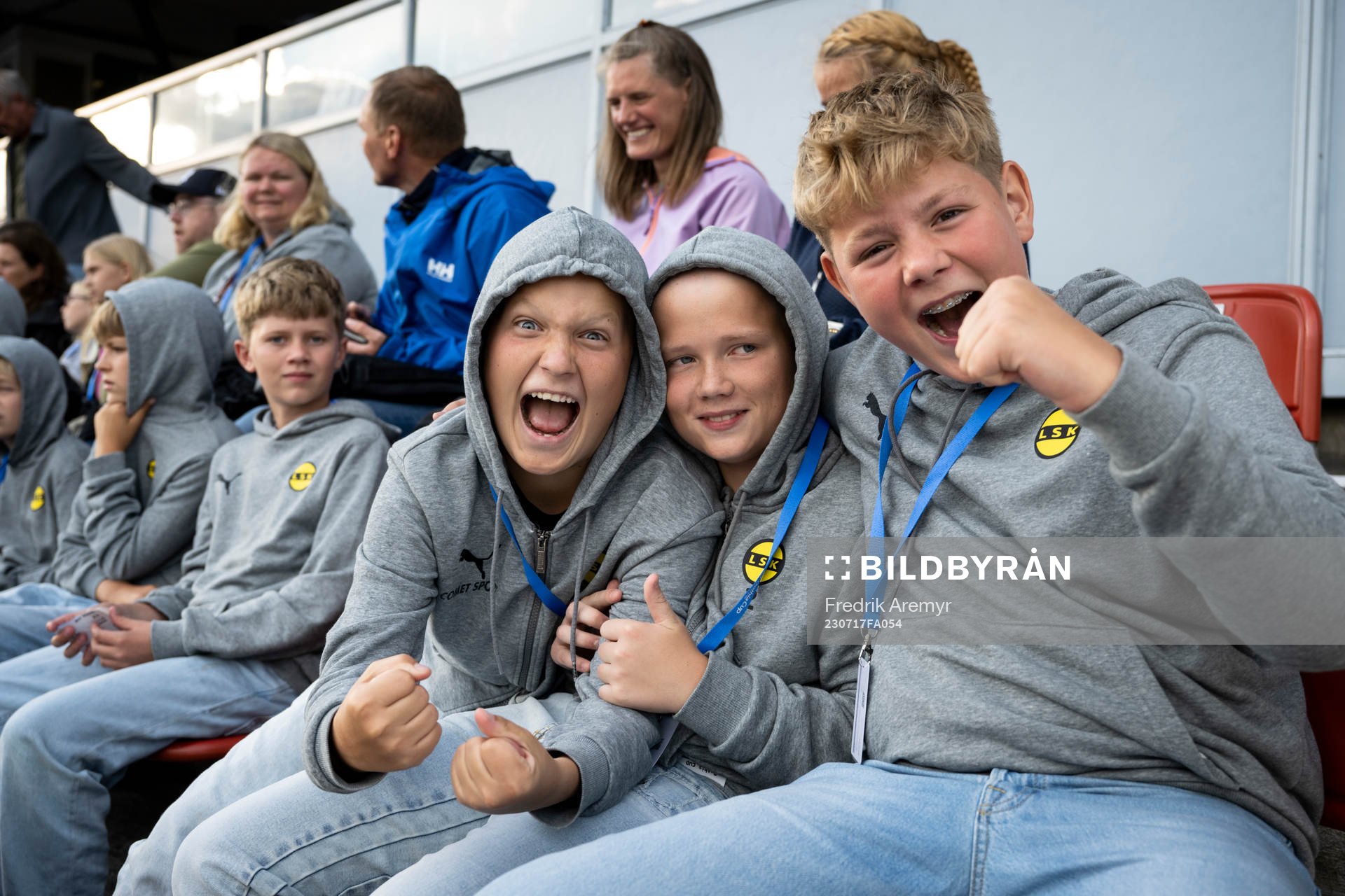 Norska killar på läktaren