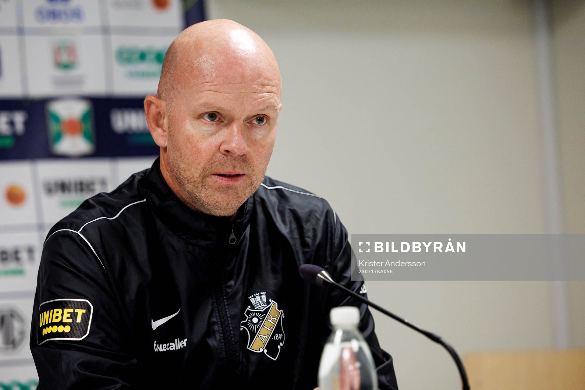 AIKs tränare Henning Berg på presskonferensen