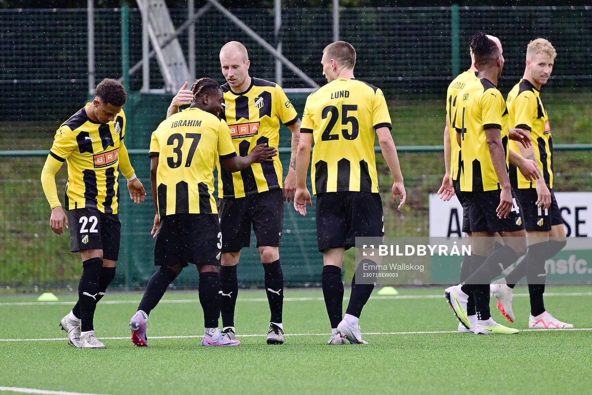Ibrahim Sadiq of BK Häcken celebrates with team