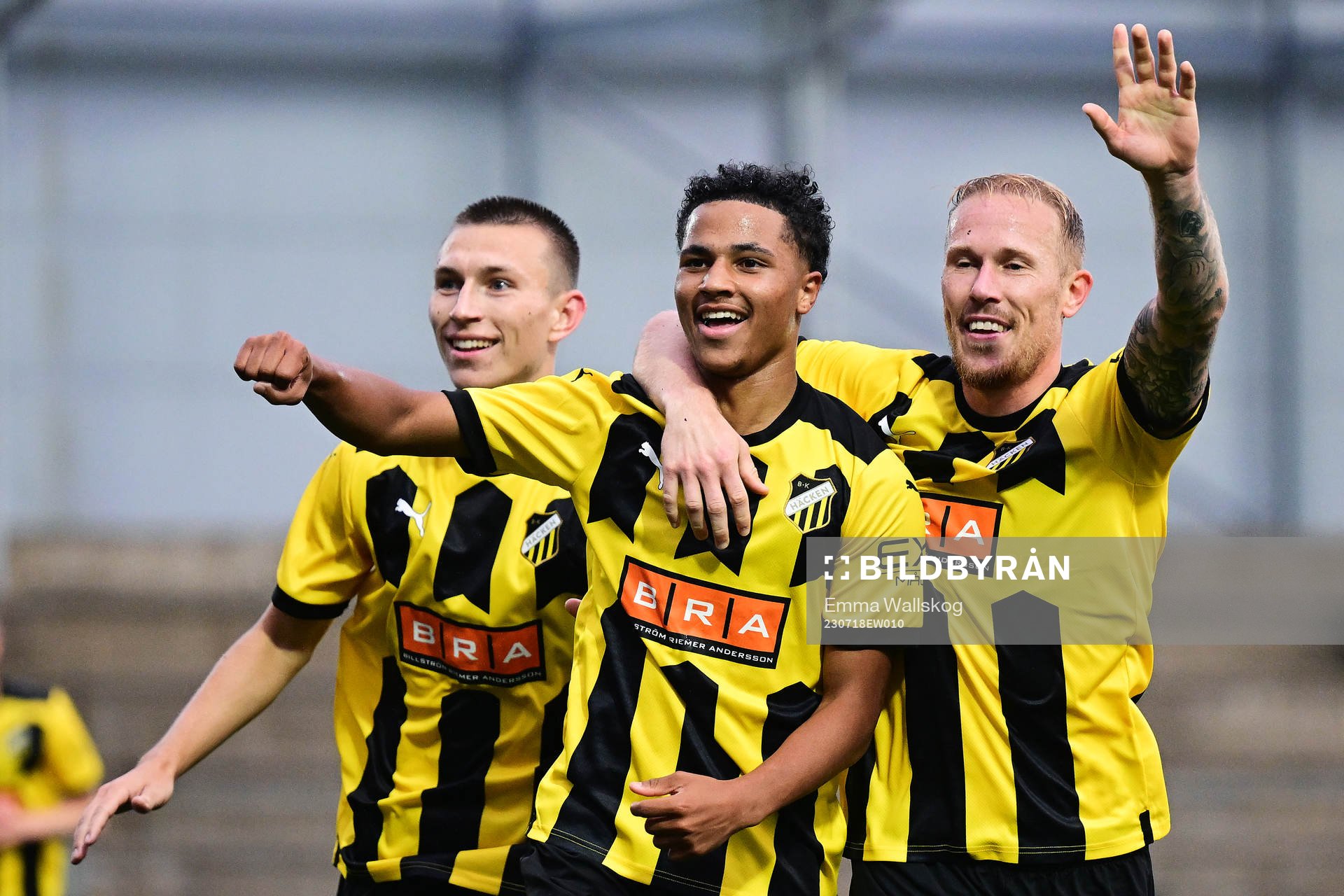 Momodou Lamin Sonko celebrates with Kristoffer Lund Hansen
