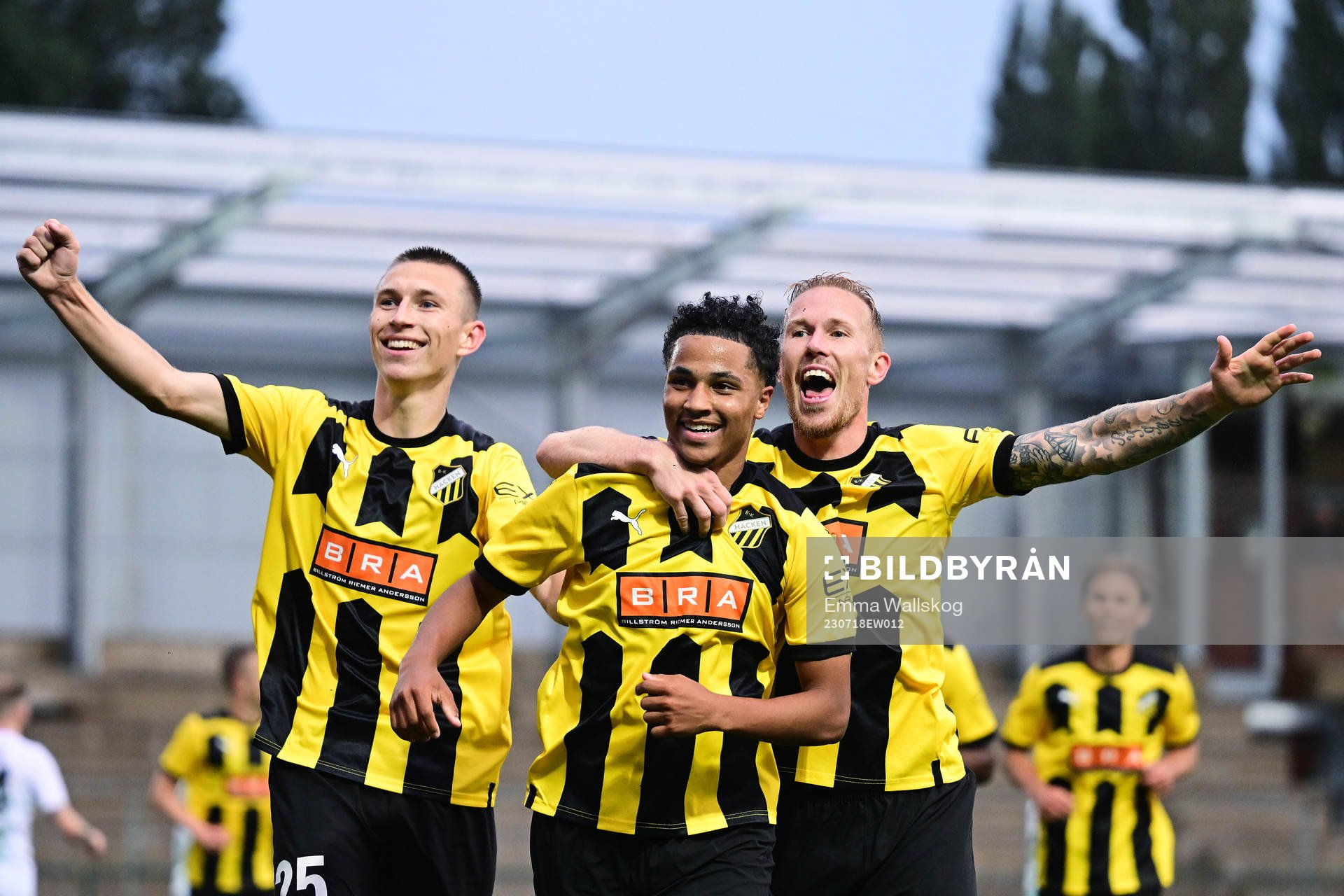 Momodou Lamin Sonko celebrates with Kristoffer Lund Hansen