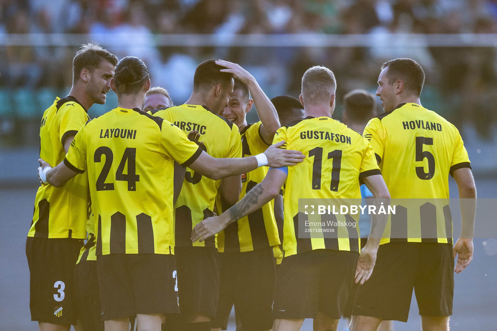 Srdjan Hrstic of Häcken celebrates with team