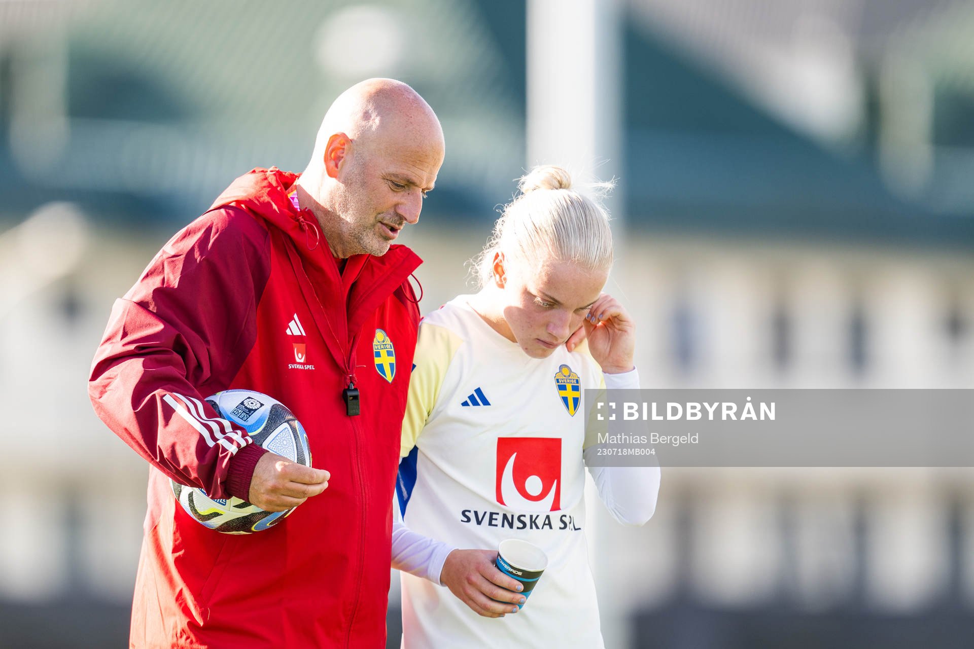 Assistant coach Magnus Wikman and Anna Sandberg of the
