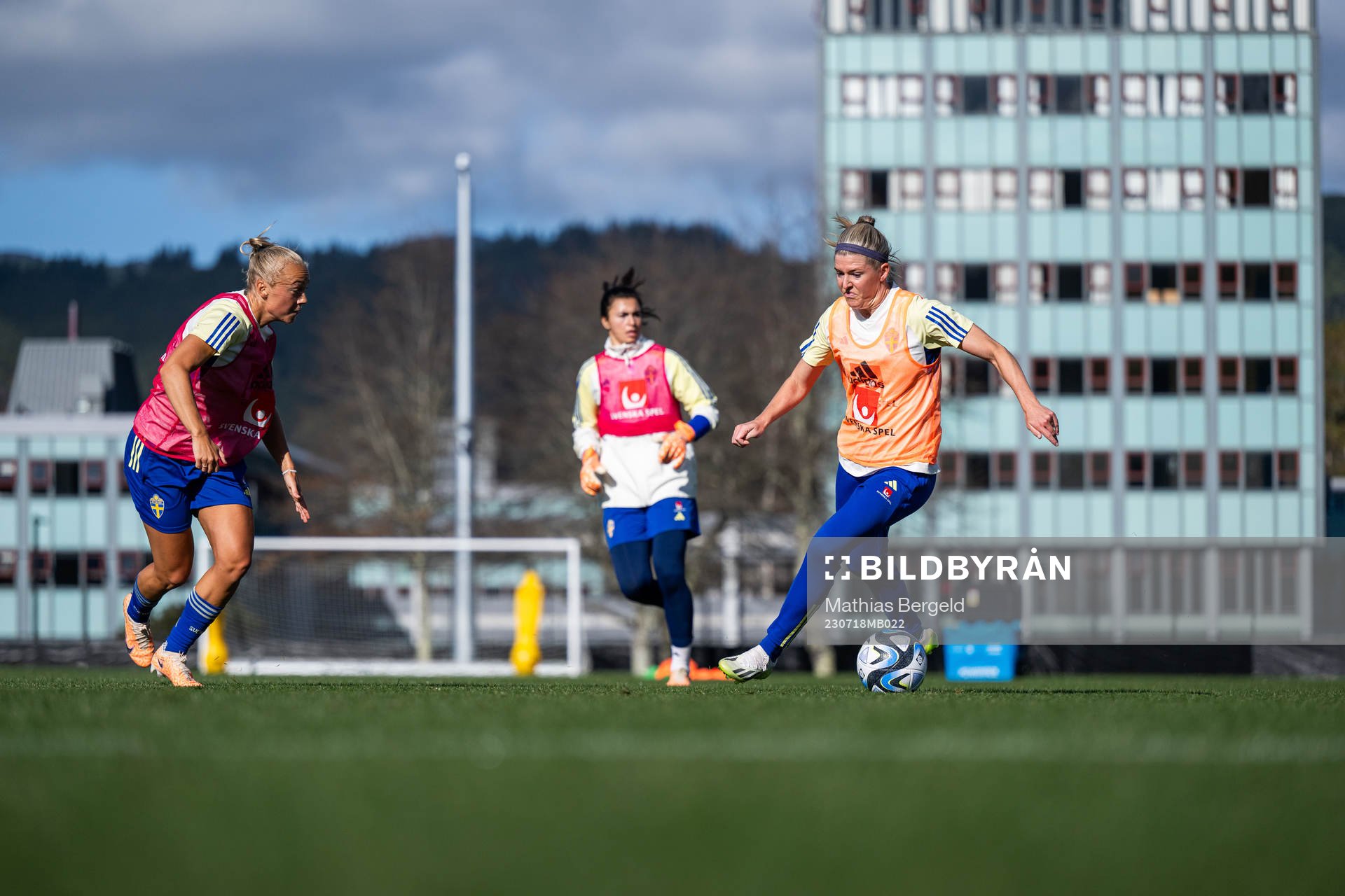 Hanna Bennison and Olivia Schough of the Swedish women's