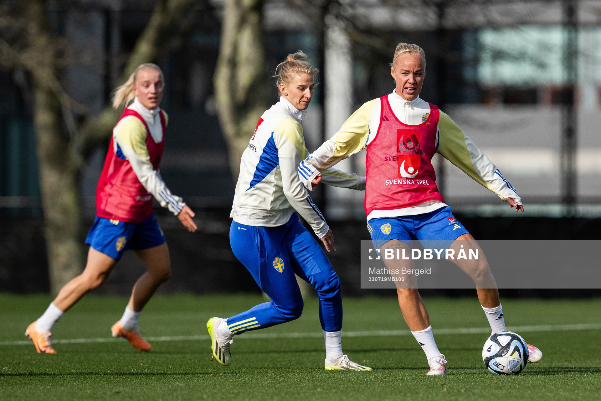 Sofia Jakobsson and Caroline Seger of the Swedish women's