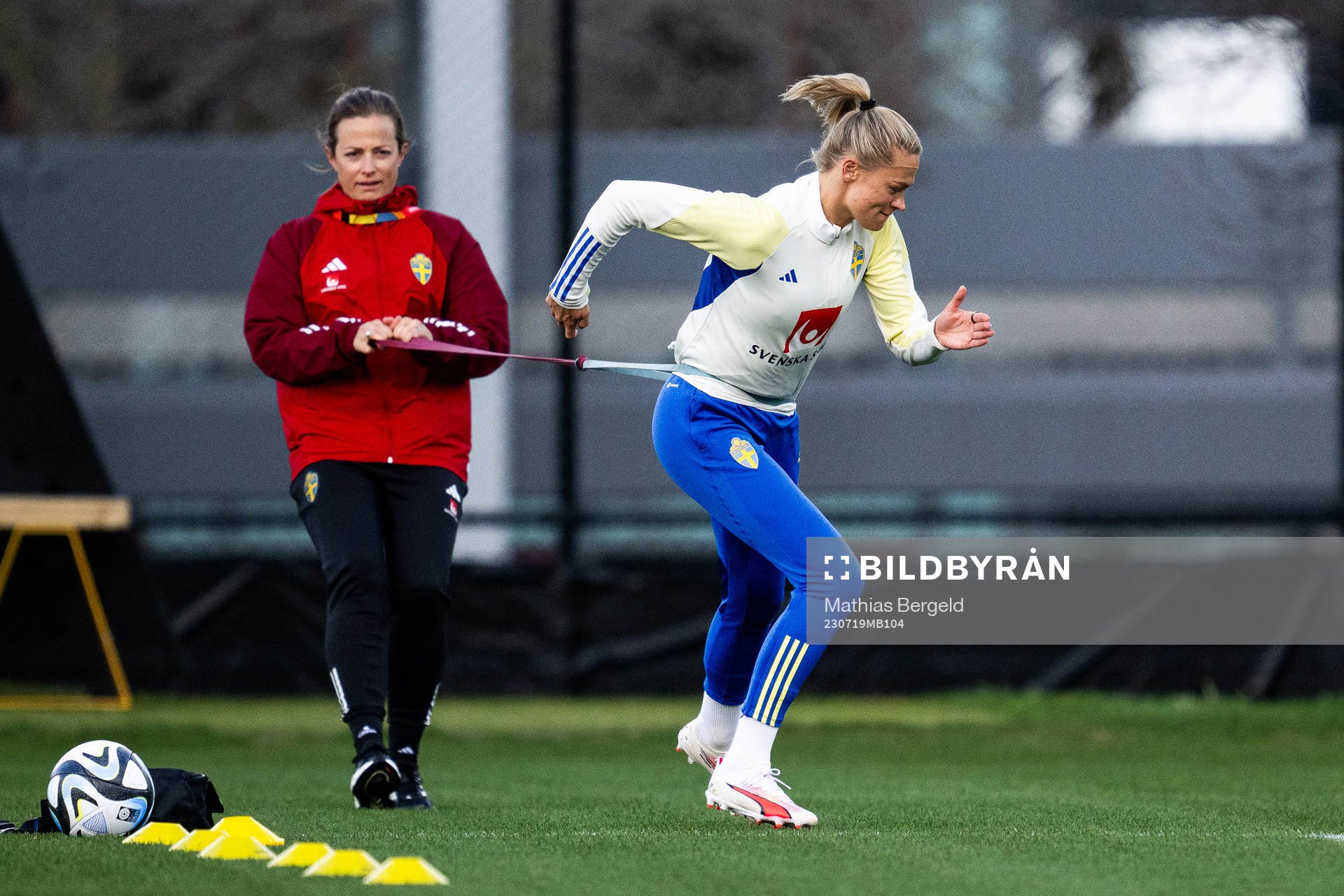 Physio Jenny Larsson and Fridolina Rolfö of the Swedish