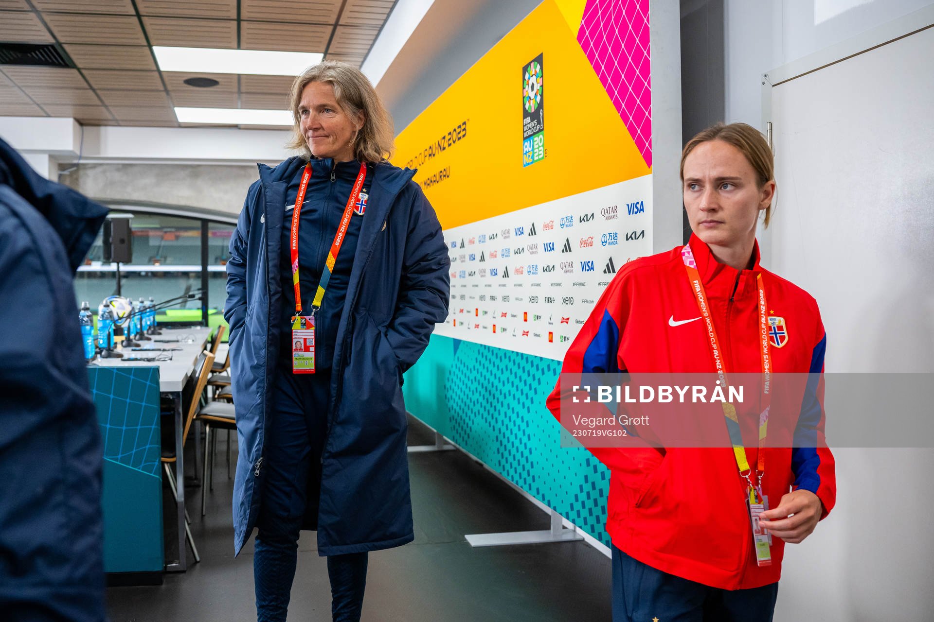 Head coach Hege Riise and Caroline Graham Hansen of the