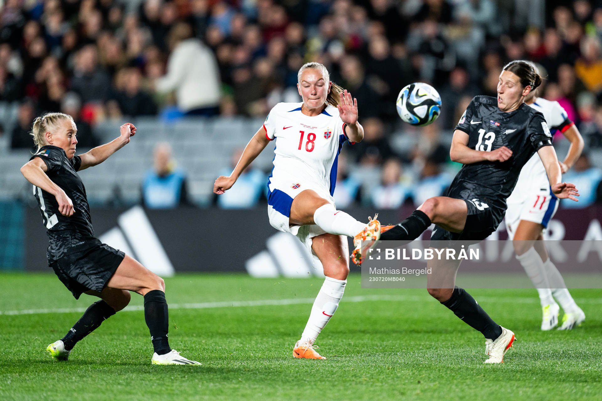 Frida Maanum of Norway and Rebekah Stott of New Zealand