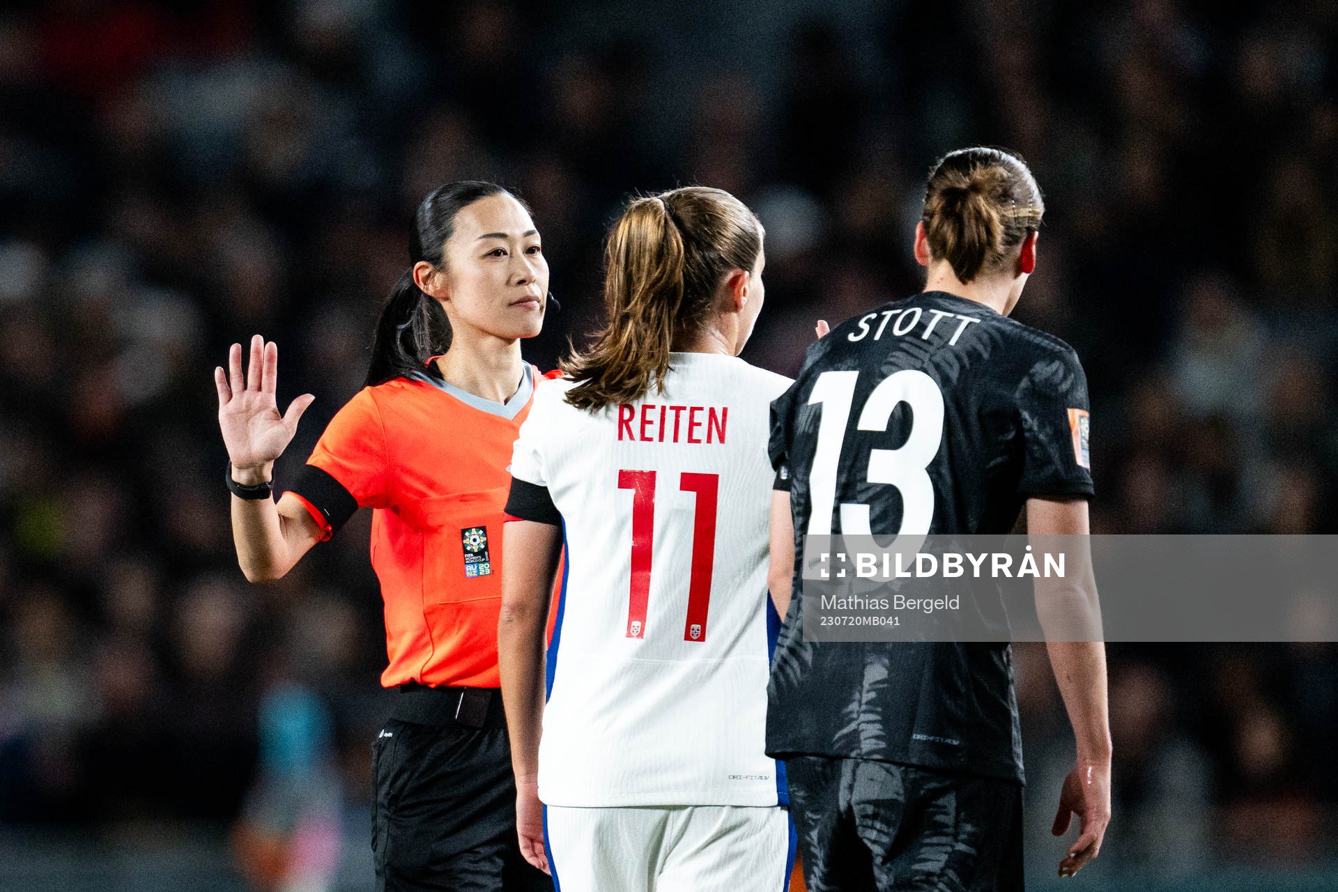 Referee Yoshimi Yamashita and Guro Reiten of Norway