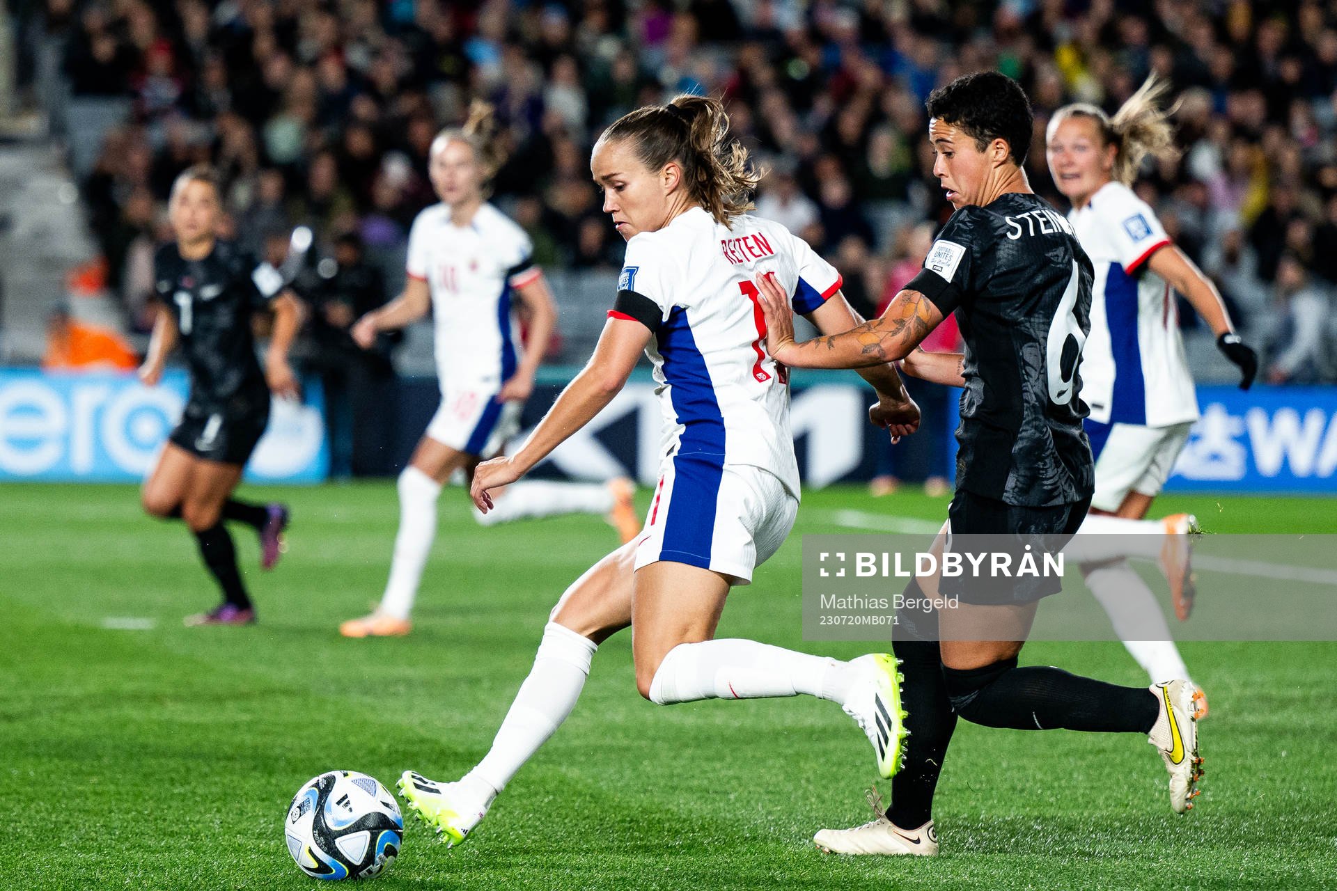 Guro Reiten of Norway and Malia Steinmetz of New Zealand