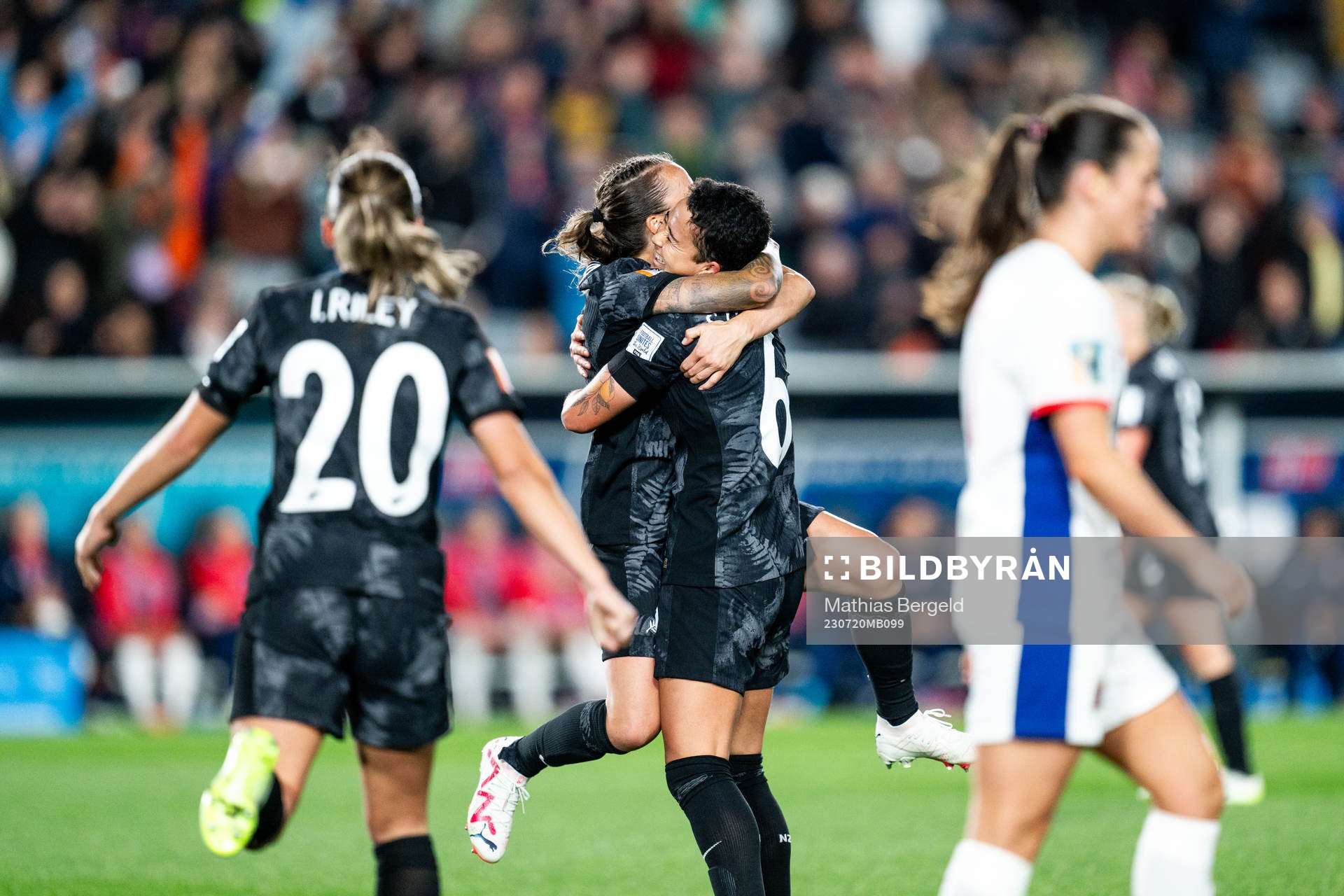 Ria Percival and Malia Steinmetz of New Zealand celebrate
