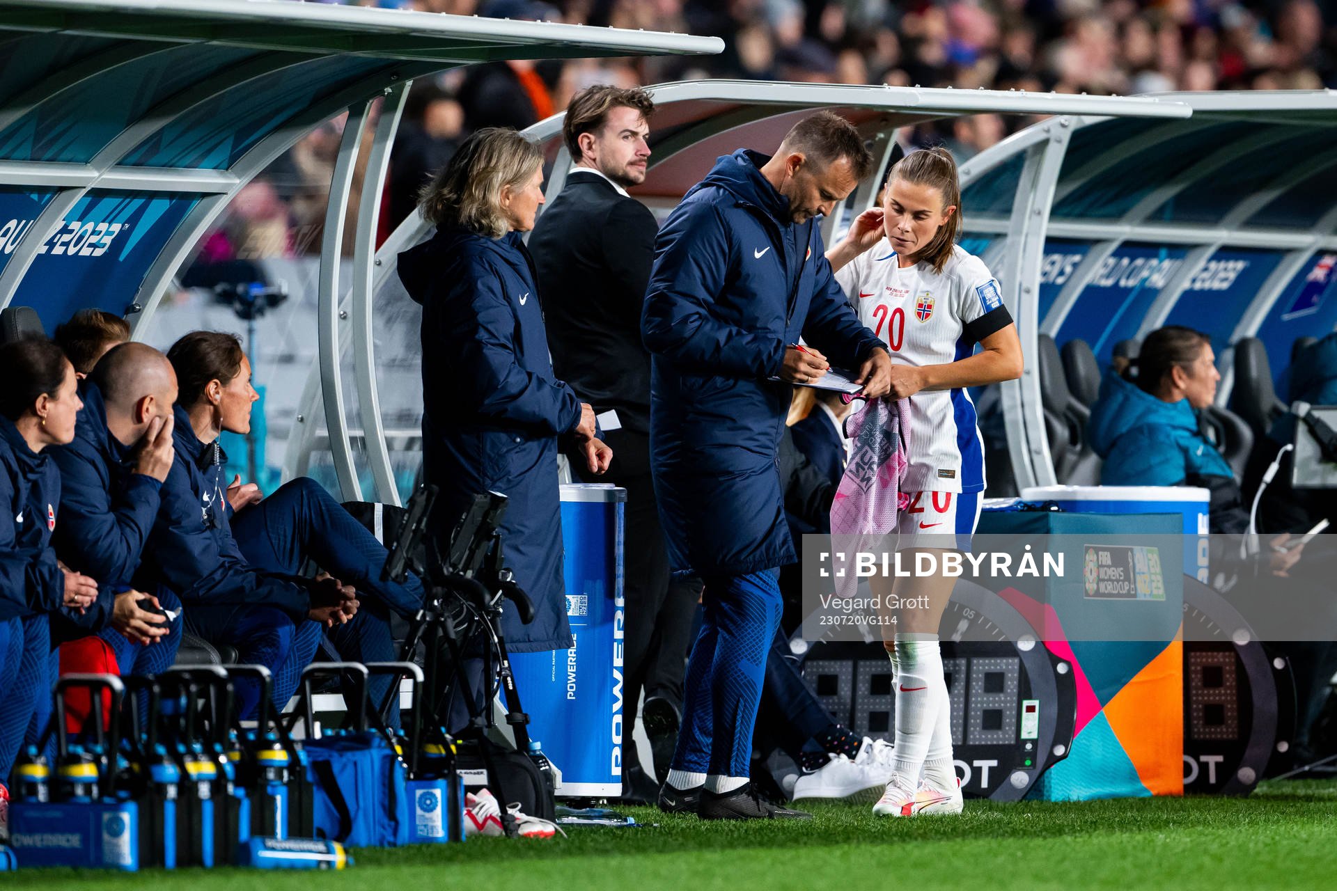 Jon Knudsen, goalkeeper coach of Norway, and Emilie