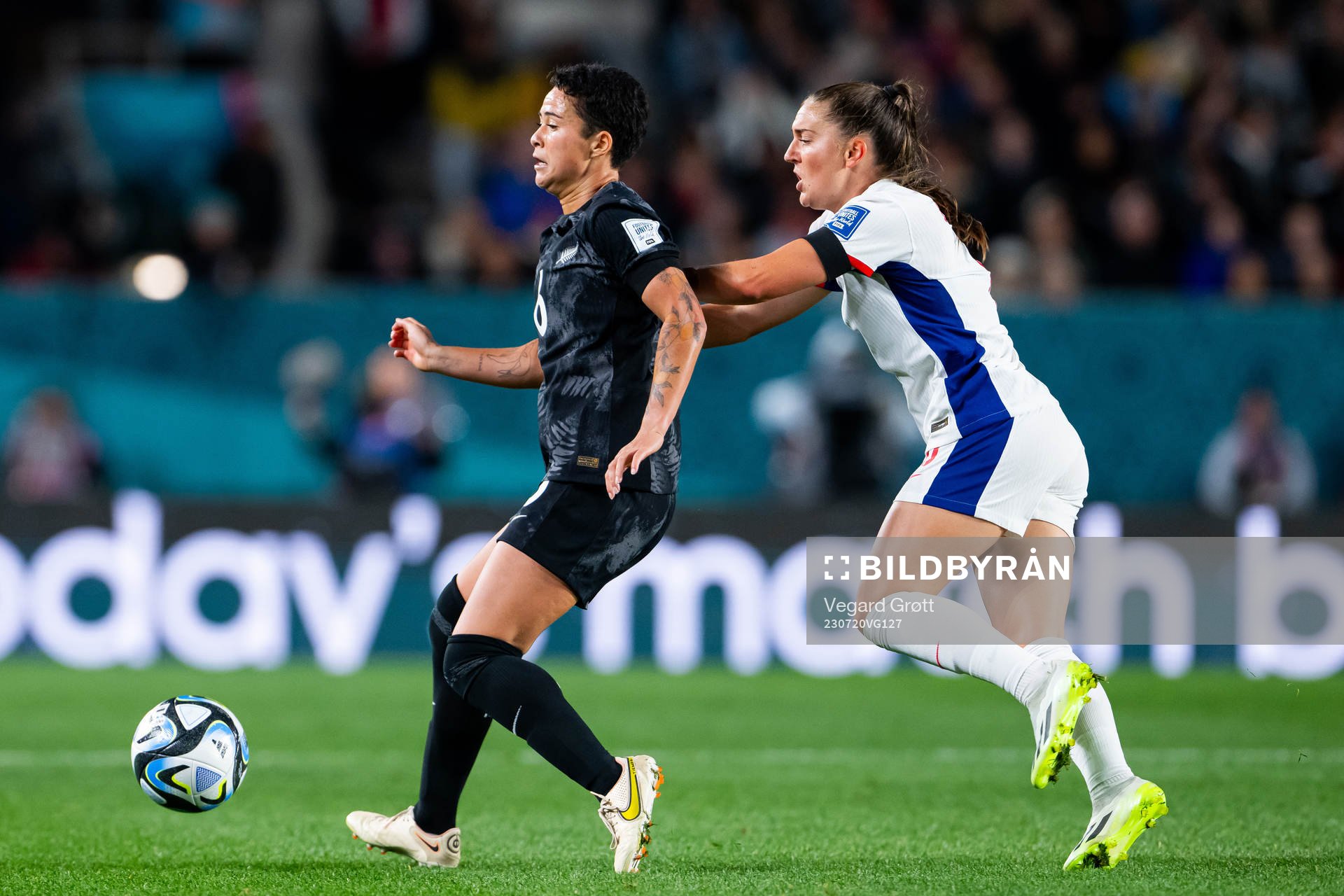 Malia Steinmetz of New Zealand and Vilde Bøe Risa of Norway