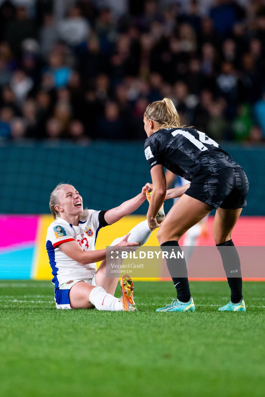 Thea Bjelde of Norway and Katie Bowen of New Zealand