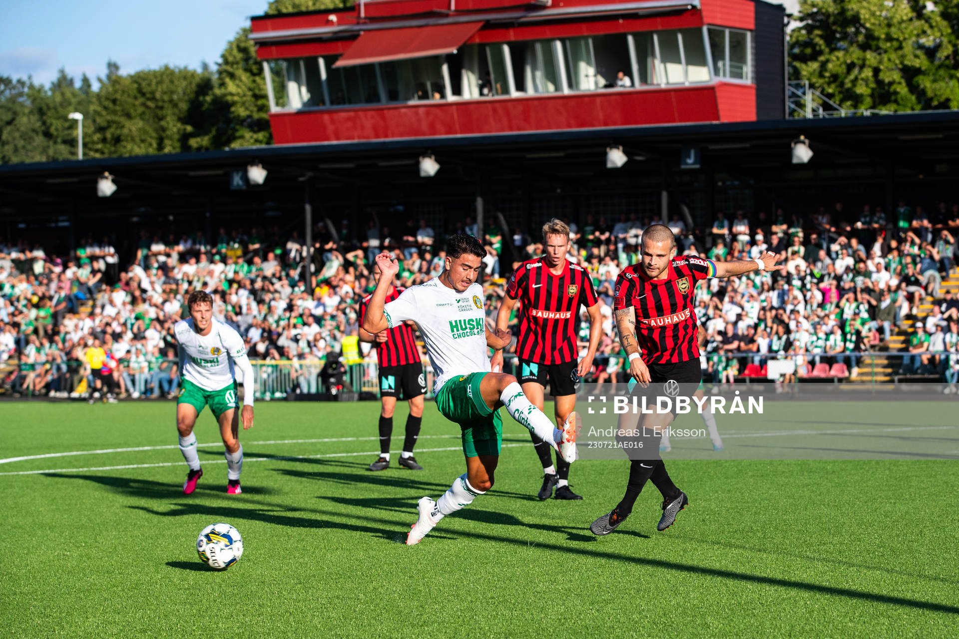 Hammarbys Jusef Erabi och Brommapojkarnas Amadeus Sögaard