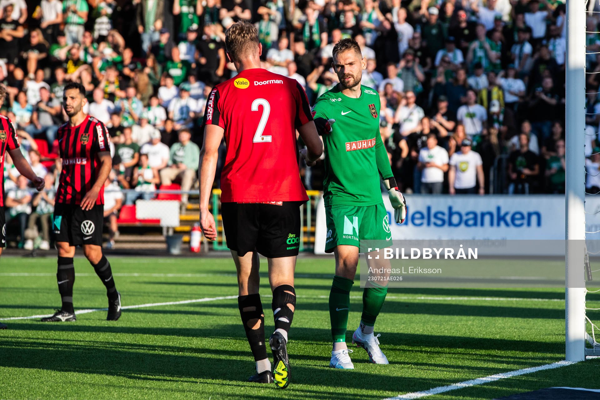 Brommapojkarnas Torbjörn Lysaker Heggem och målvakt Lucas
